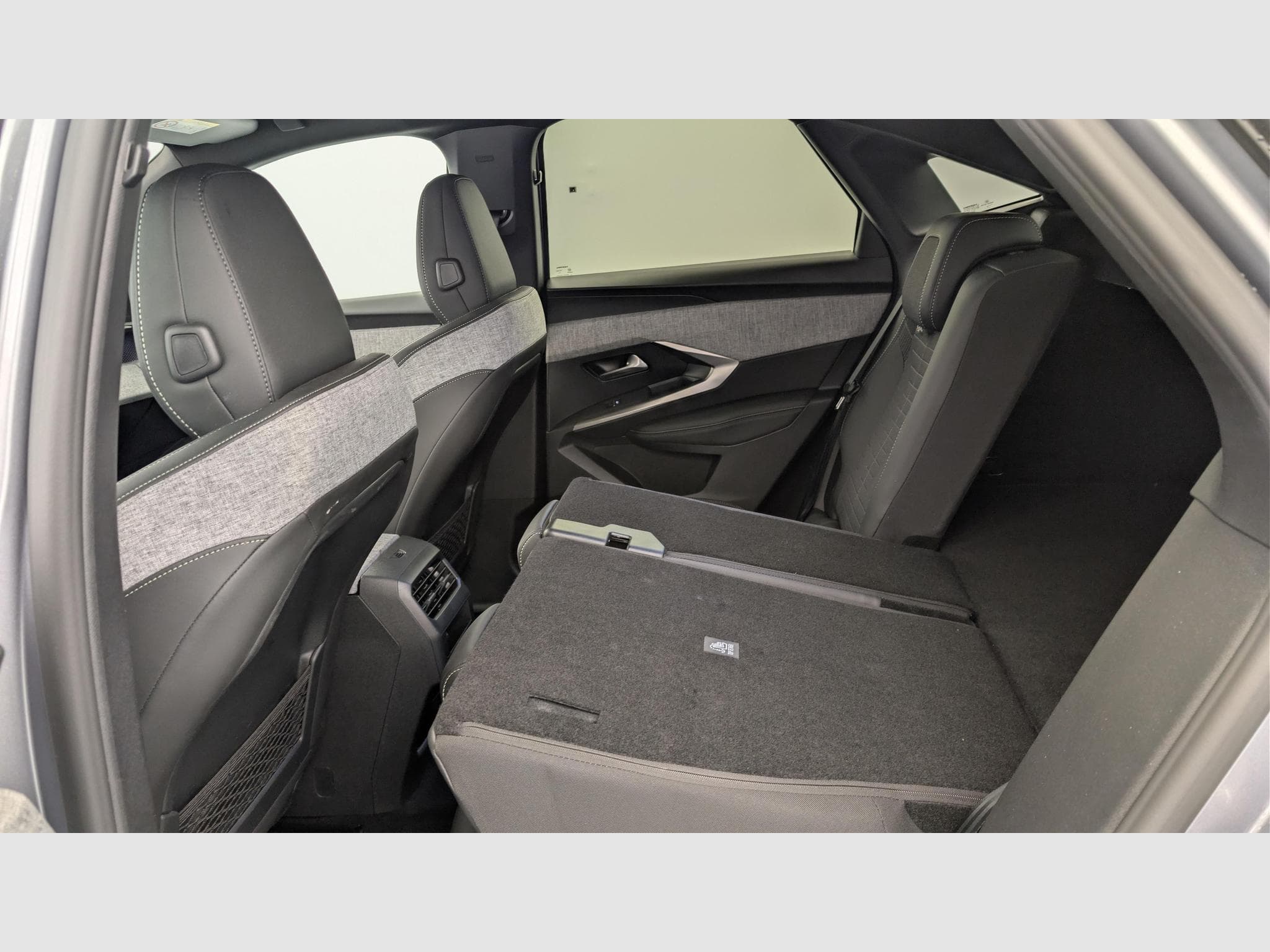 Peugeot 3008 Hybrid 145 e-DCS6 GT (2025) - Foto 8