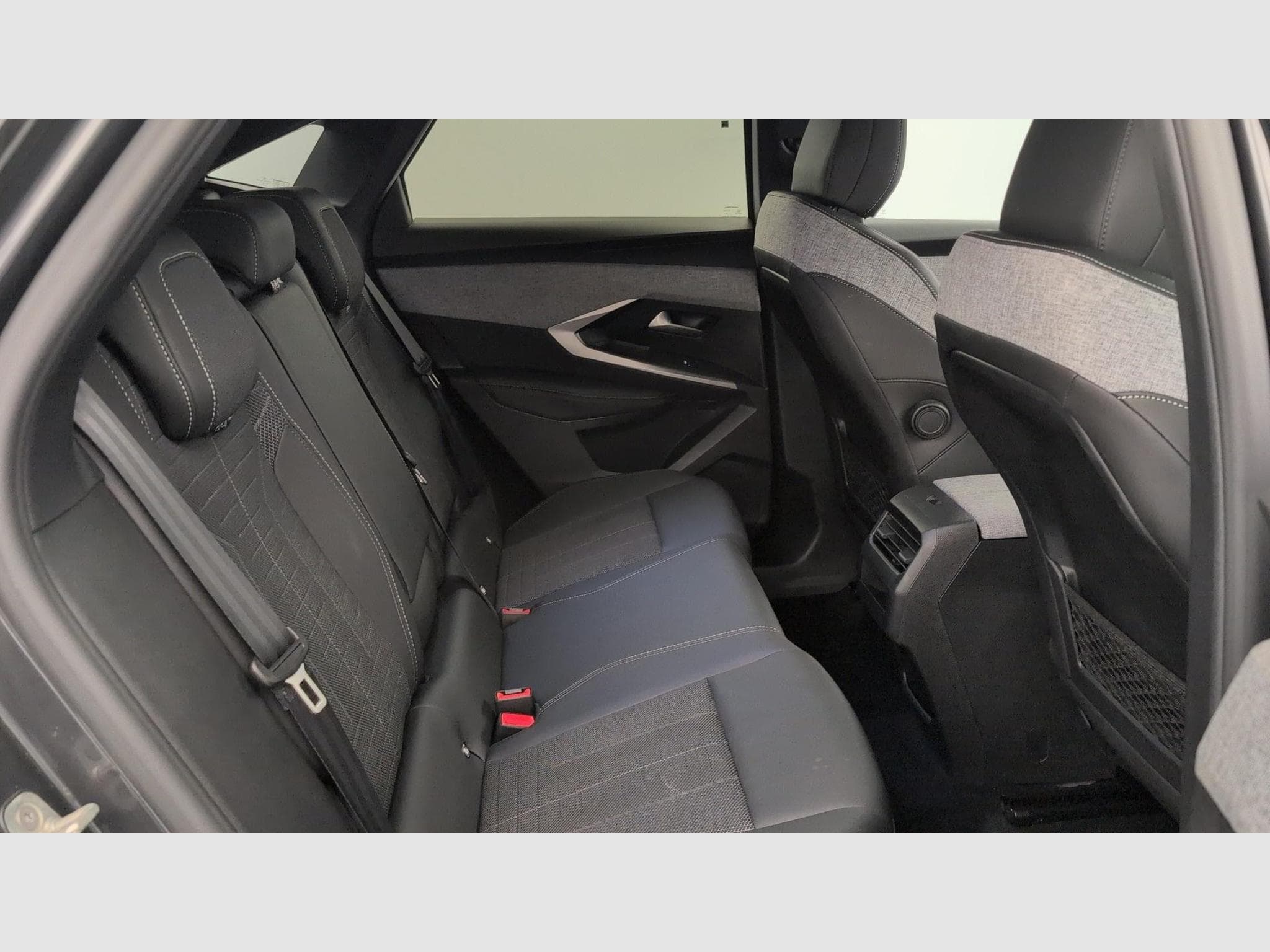Peugeot 3008 Hybrid 145 e-DCS6 GT (2025) - Foto 7