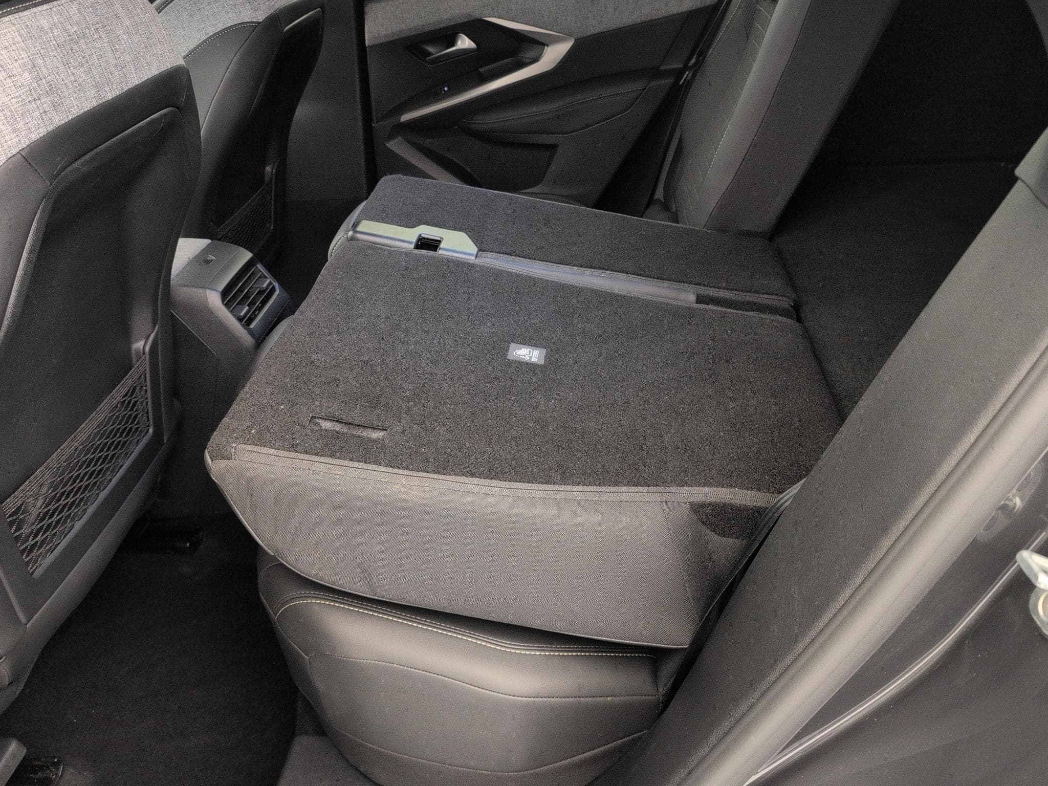 Peugeot 3008 Hybrid 145 e-DCS6 GT (2025) - Foto 10