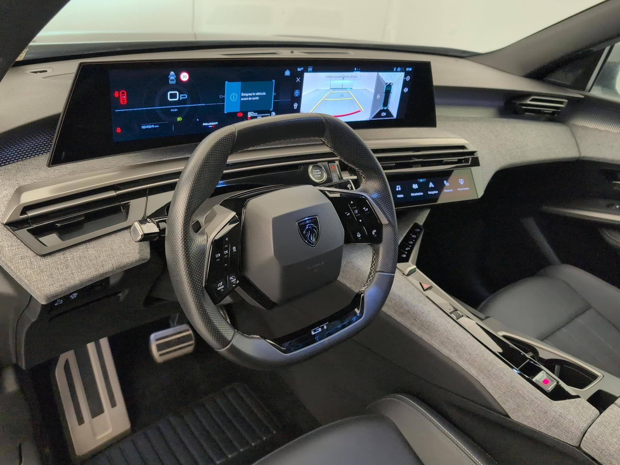 Peugeot 3008 Hybrid 145 e-DCS6 GT (2025) - Foto 13