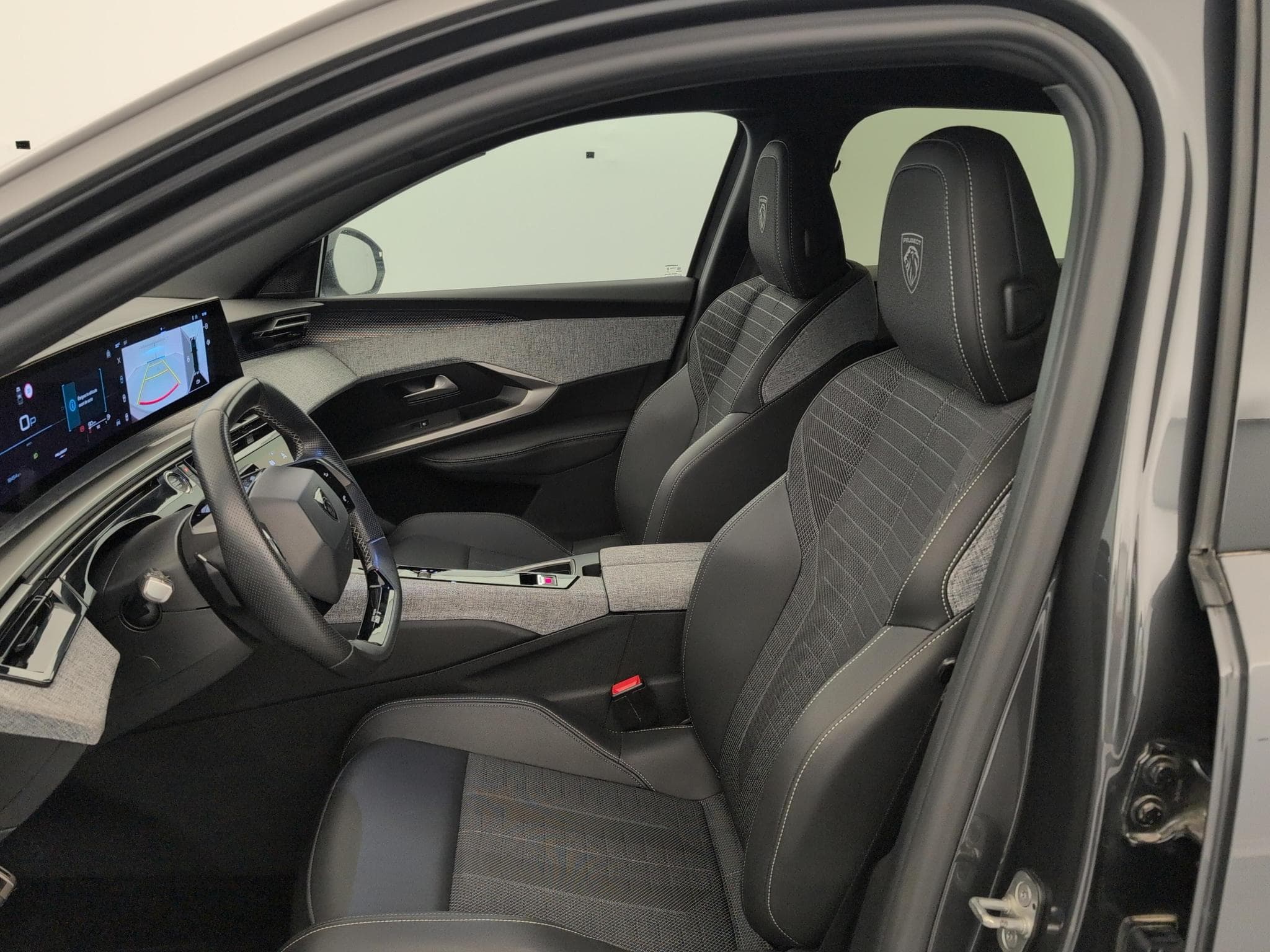 Peugeot 3008 Hybrid 145 e-DCS6 GT (2025) - Foto 14