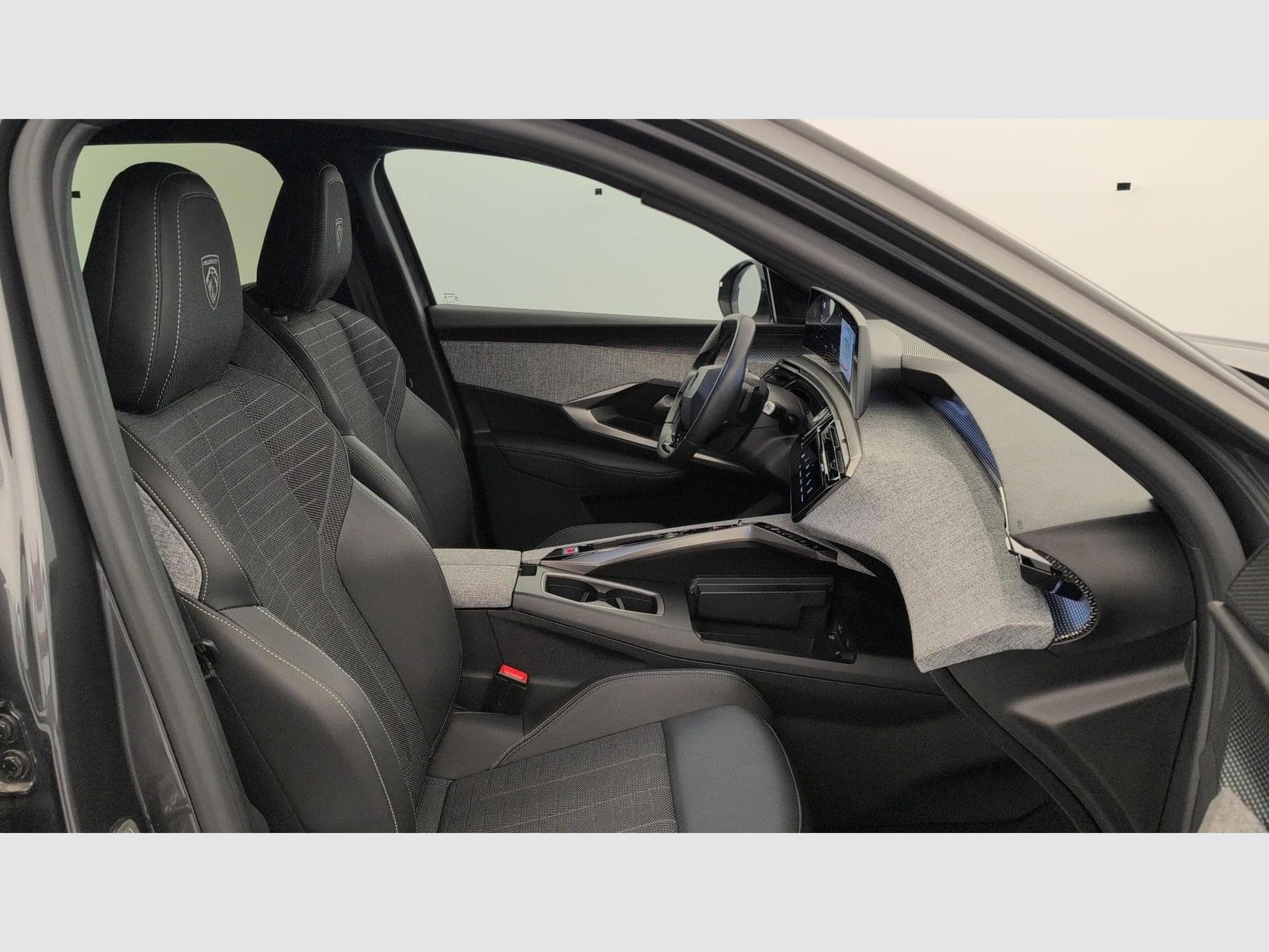 Peugeot 3008 Hybrid 145 e-DCS6 GT (2025) - Foto 6