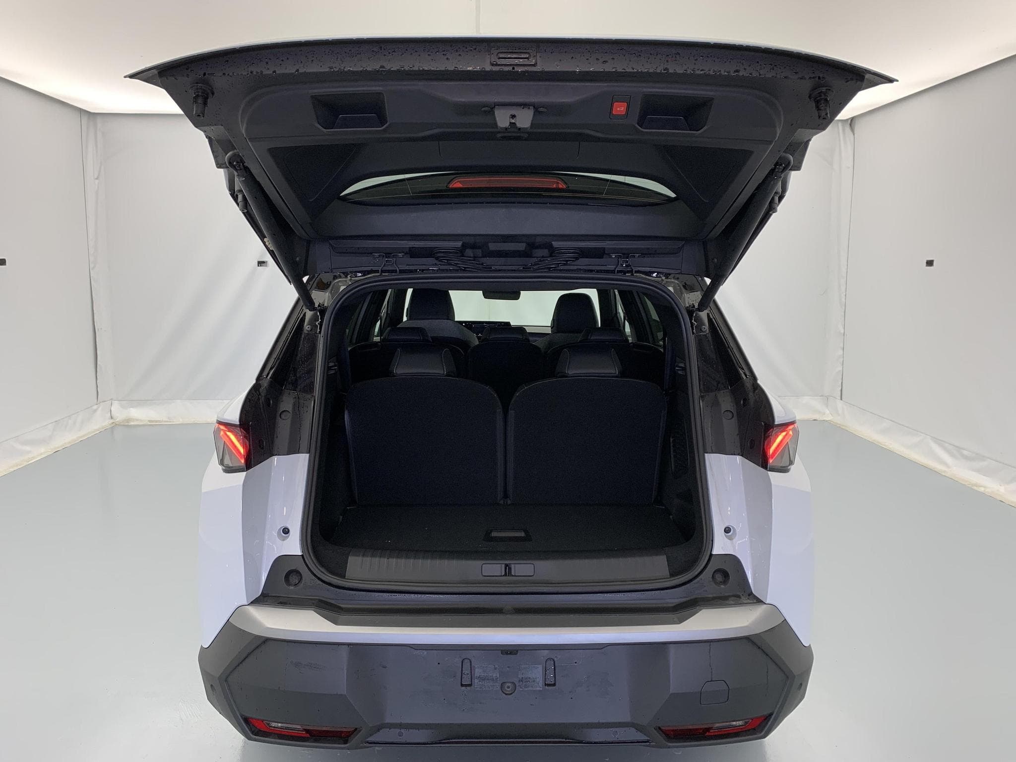 Peugeot 5008 Hybrid 145 e-DCS6 GT (2025) - Foto 12