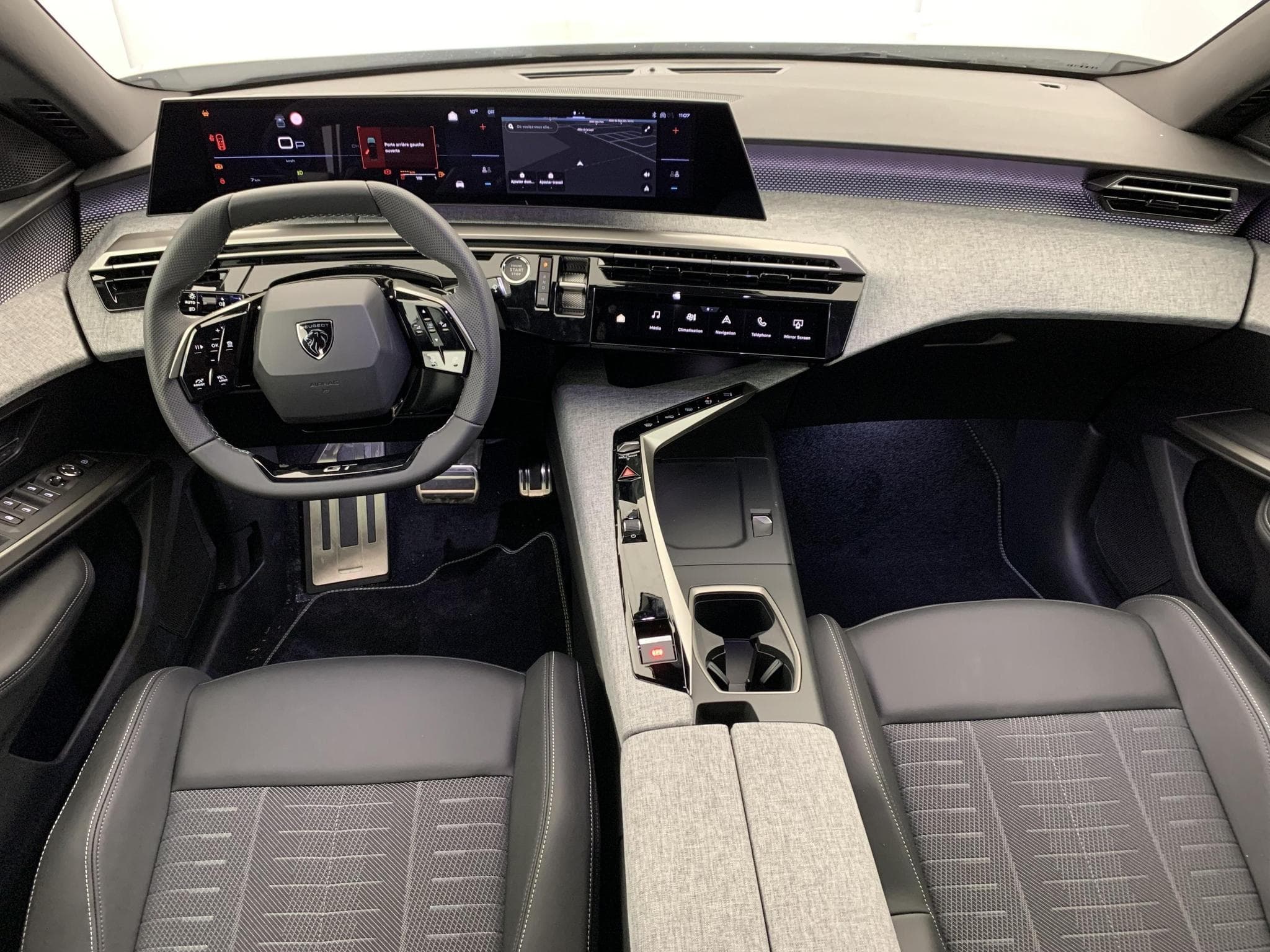 Peugeot 5008 Hybrid 145 e-DCS6 GT (2025) - Foto 14