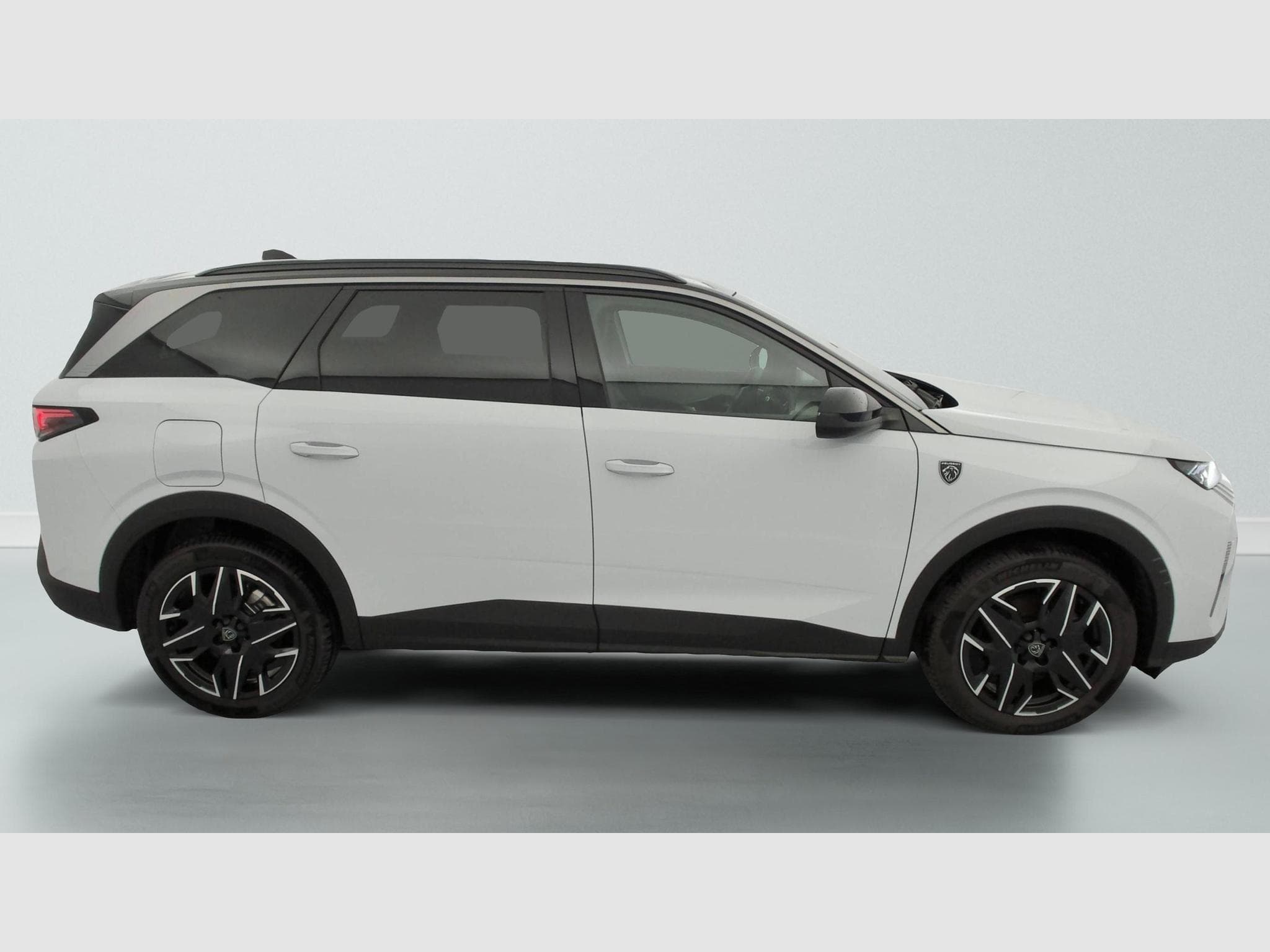Peugeot 5008 Hybrid 145 e-DCS6 GT (2025) - Foto 8