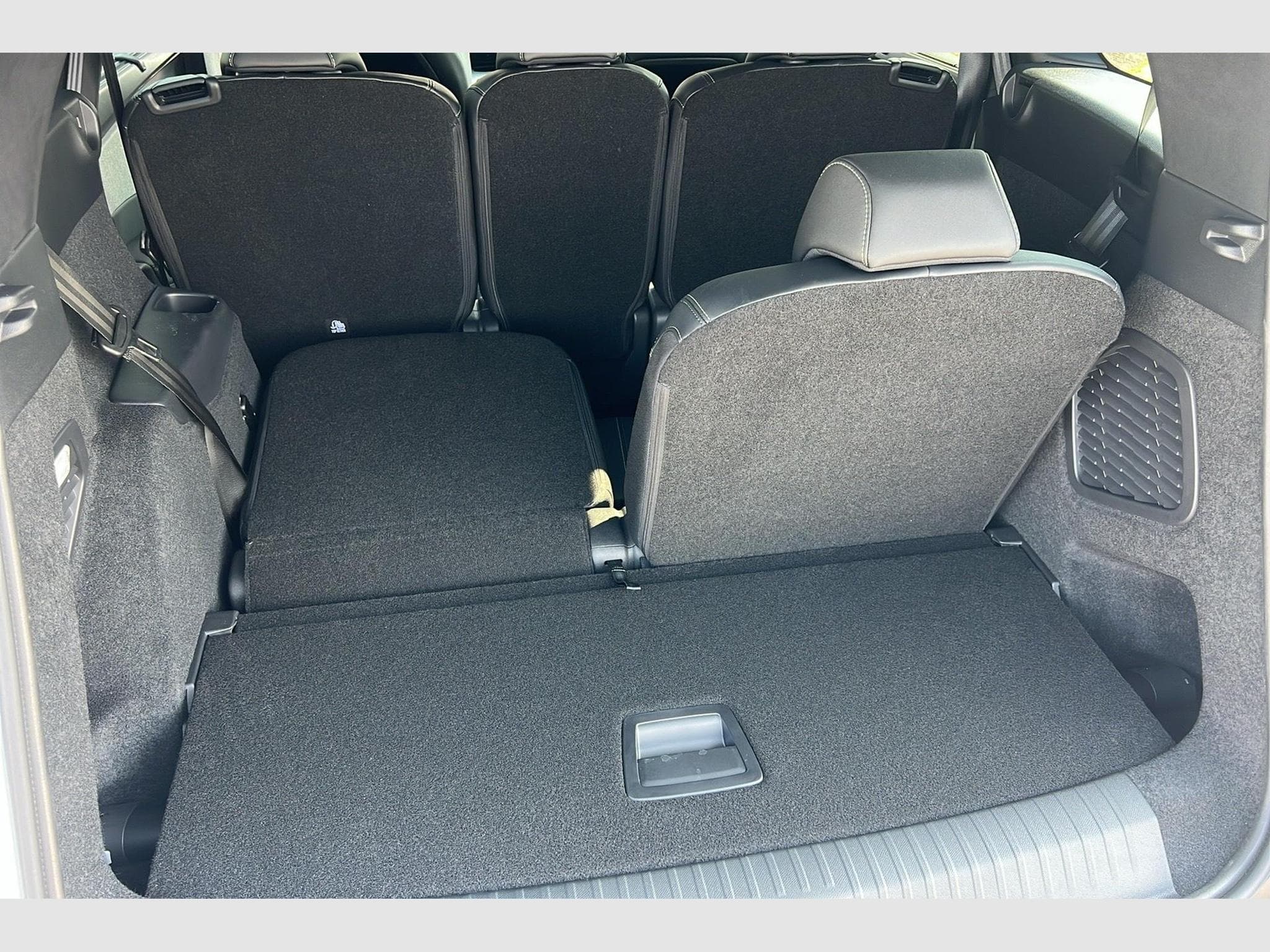 Peugeot 5008 Hybrid 145 e-DCS6 GT (2025) - Foto 11