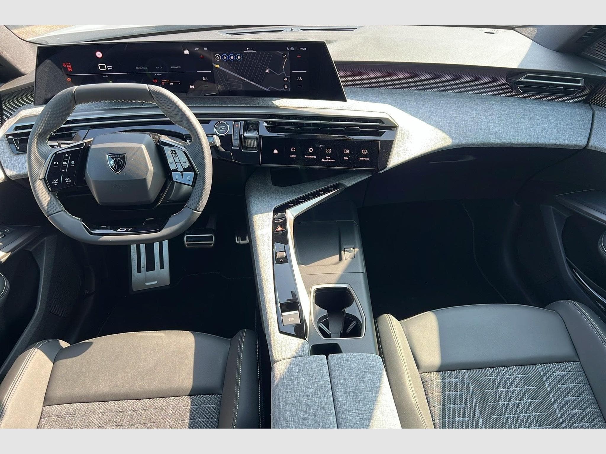 Peugeot 5008 Hybrid 145 e-DCS6 GT (2025) - Foto 12