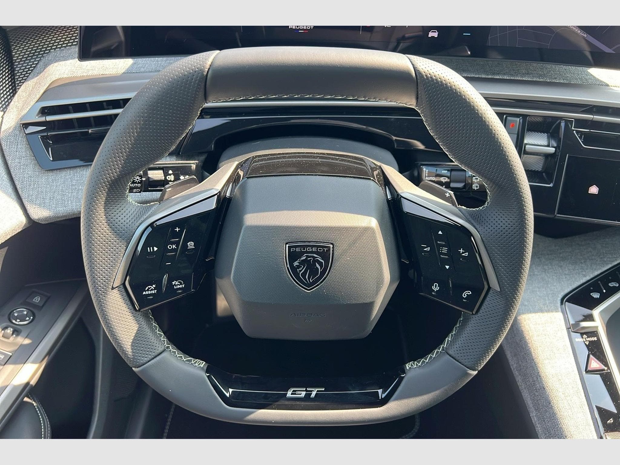 Peugeot 5008 Hybrid 145 e-DCS6 GT (2025) - Foto 14