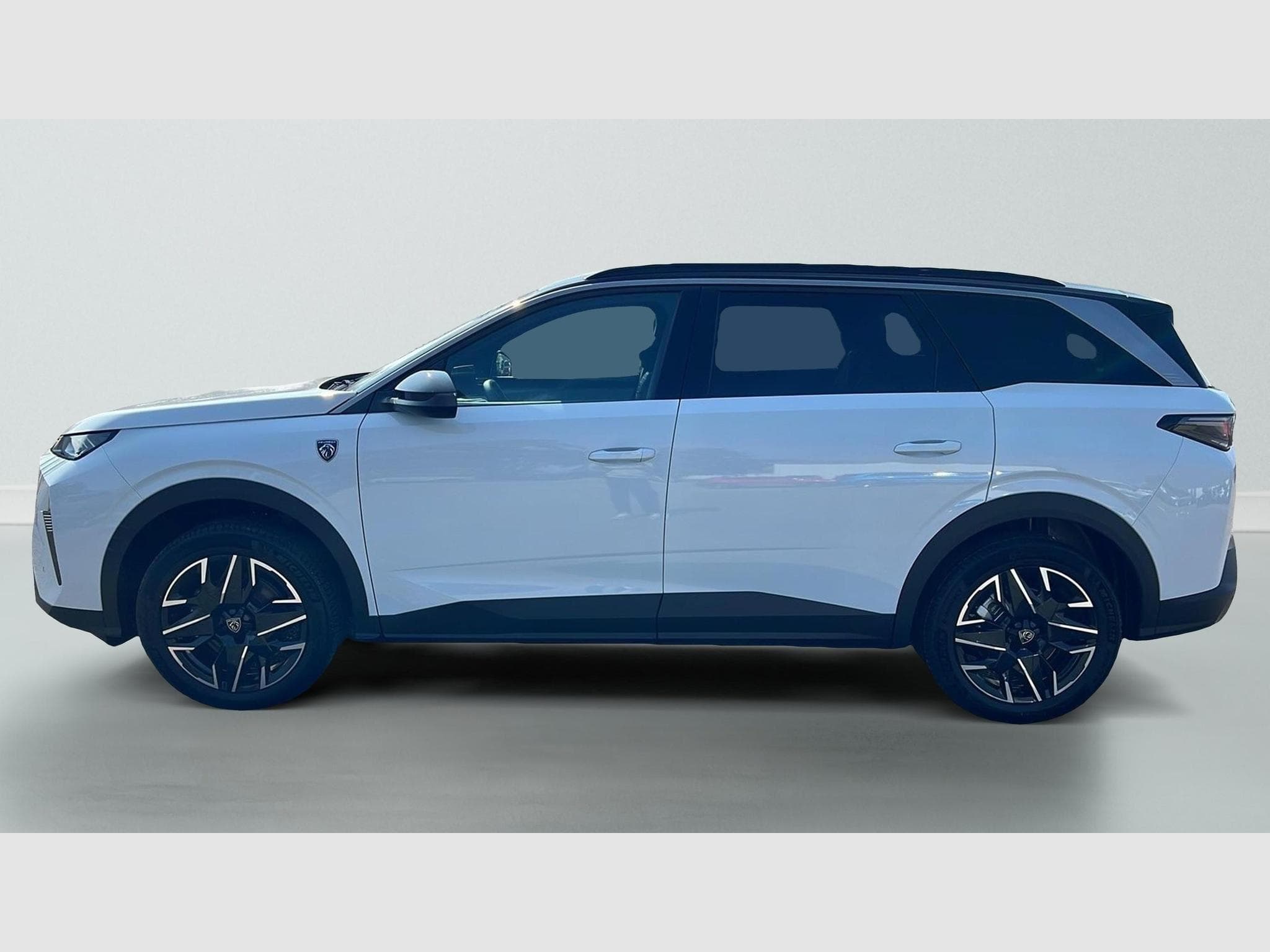 Peugeot 5008 Hybrid 145 e-DCS6 GT (2025) - Foto 4