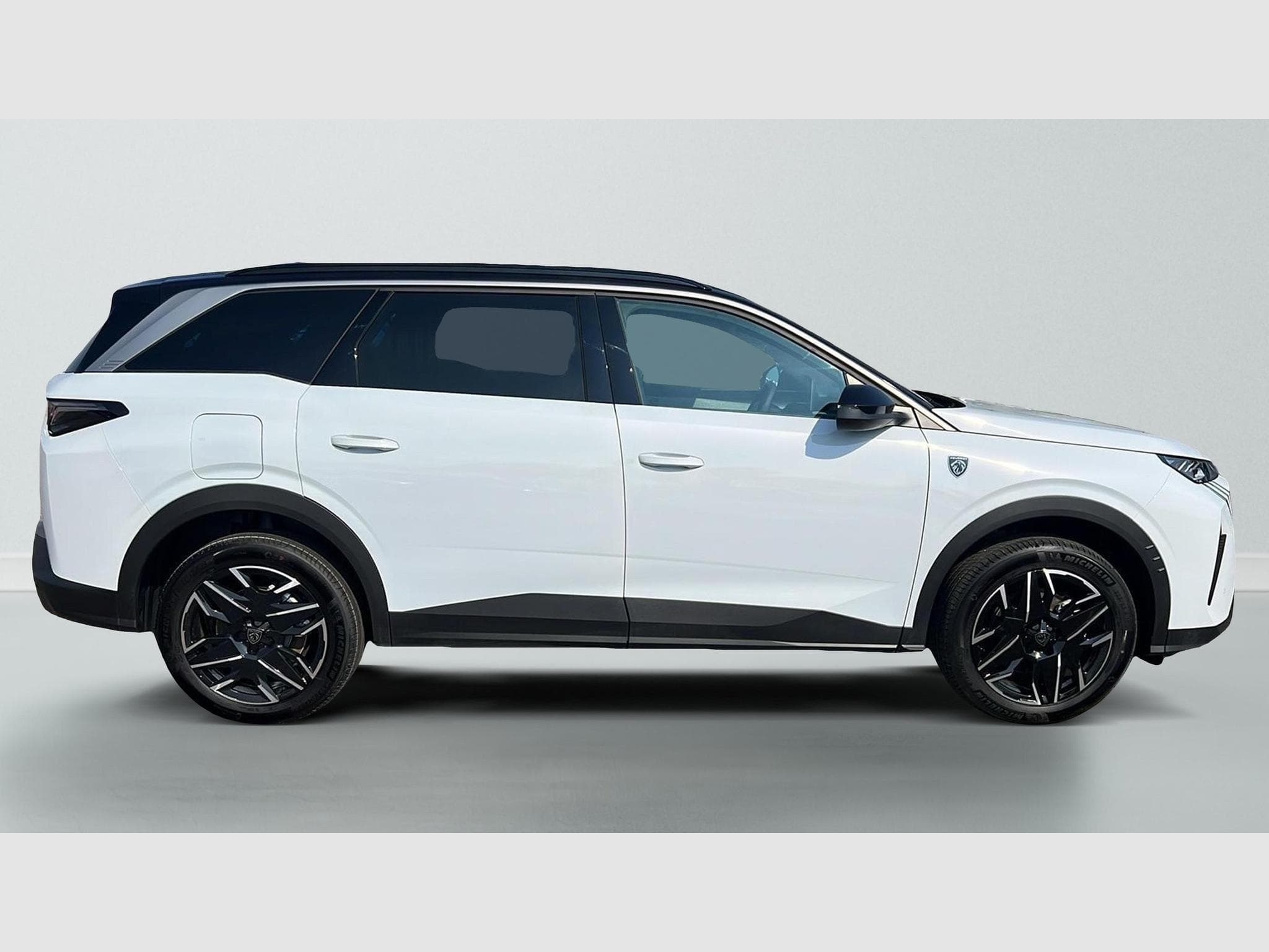 Peugeot 5008 Hybrid 145 e-DCS6 GT (2025) - Foto 8