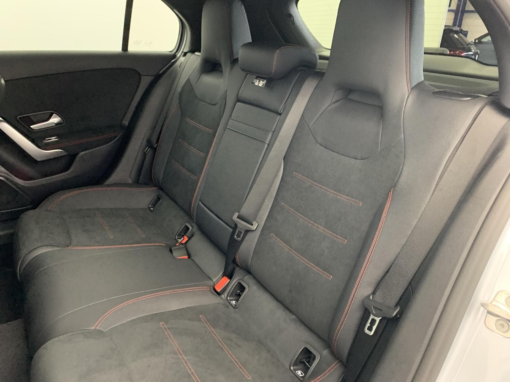 Mercedes CLASSE A 200 d 8G-DCT AMG Line (2025) - Foto 18