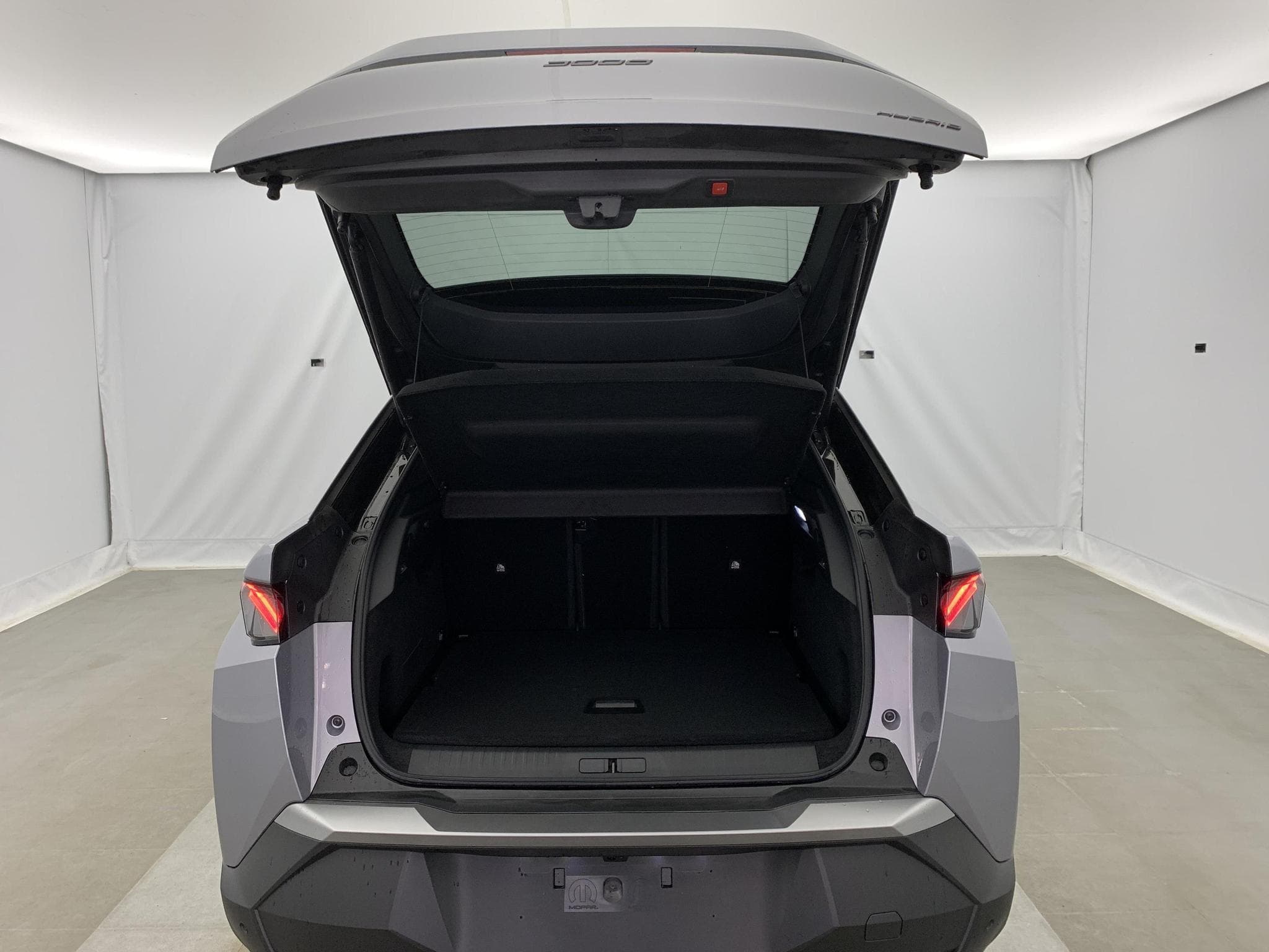 Peugeot 3008 Hybrid 145 e-DCS6 GT (2025) - Foto 11