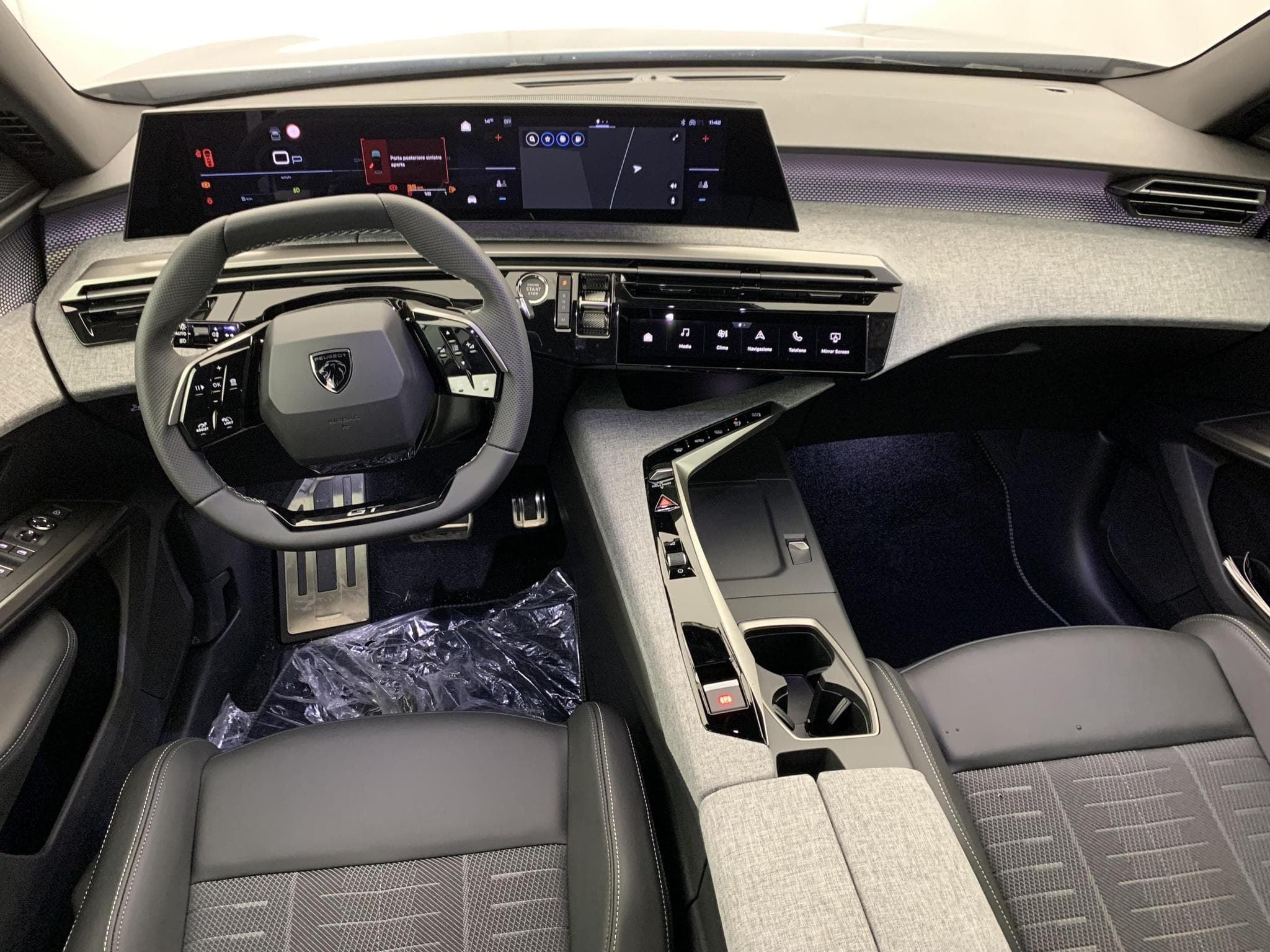 Peugeot 3008 Hybrid 145 e-DCS6 GT (2025) - Foto 14