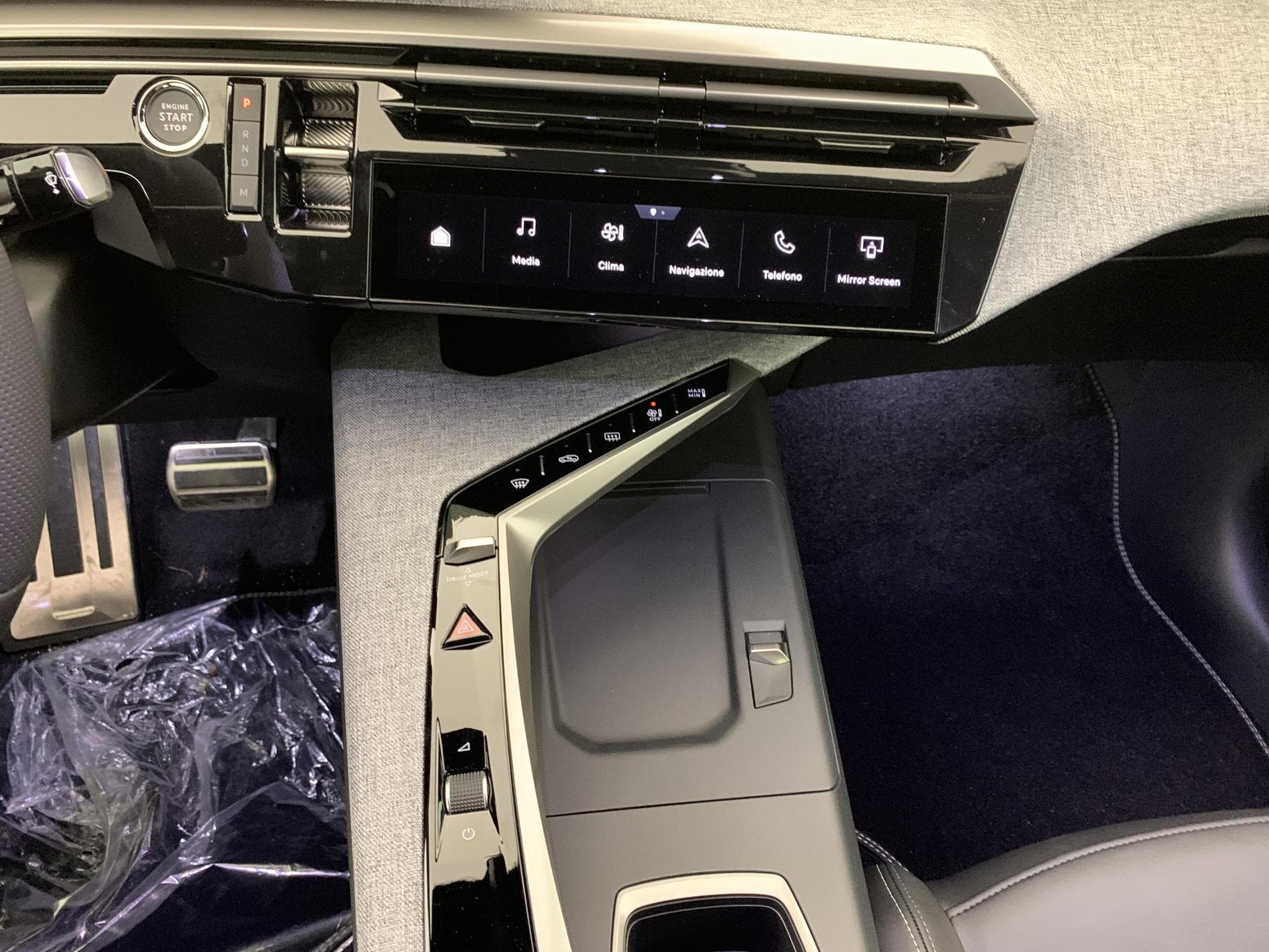 Peugeot 3008 Hybrid 145 e-DCS6 GT (2025) - Foto 18
