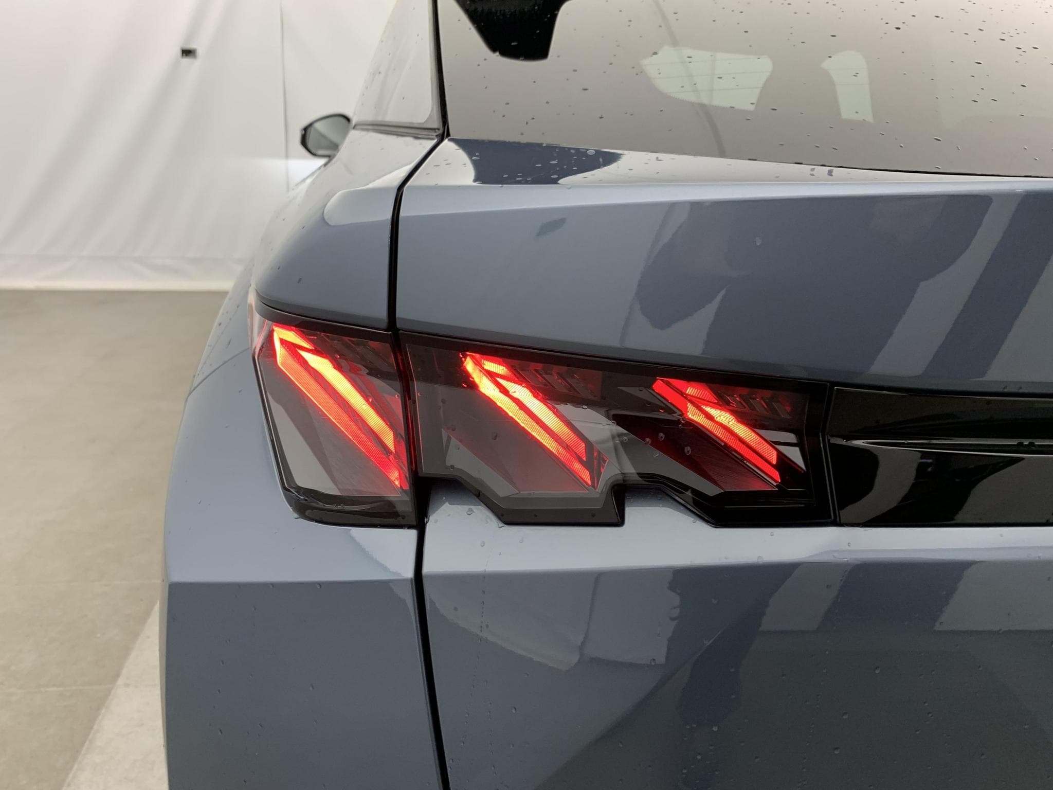 Peugeot 3008 Hybrid 145 e-DCS6 GT (2025) - Foto 11