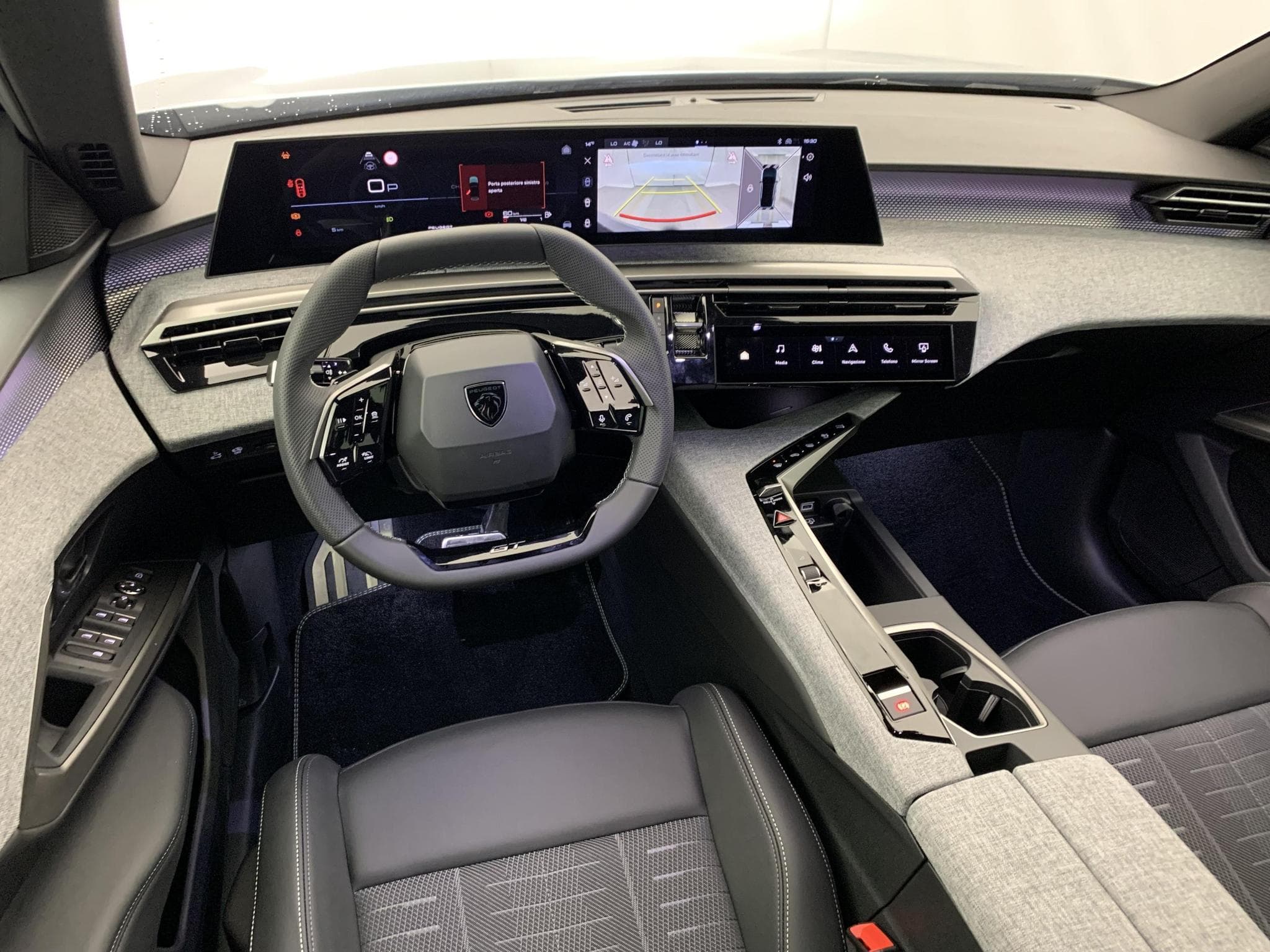 Peugeot 3008 Hybrid 145 e-DCS6 GT (2025) - Foto 15