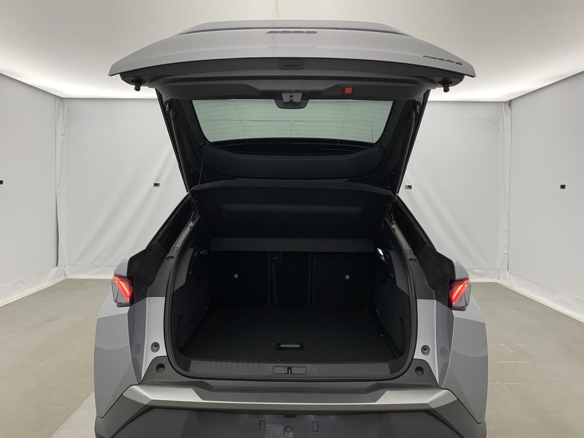 Peugeot 3008 Hybrid 145 e-DCS6 GT (2025) - Foto 11