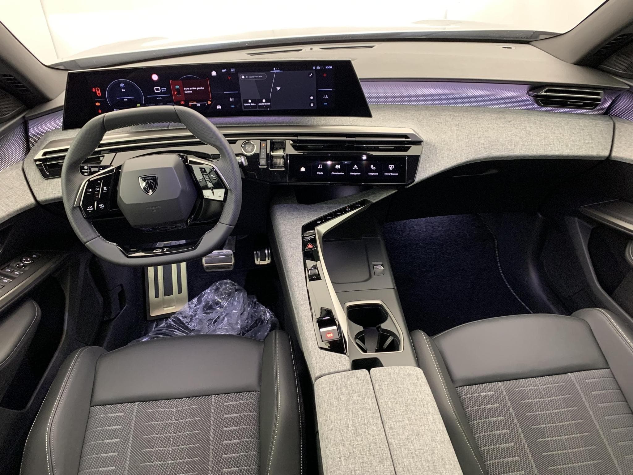 Peugeot 3008 Hybrid 145 e-DCS6 GT (2025) - Foto 15