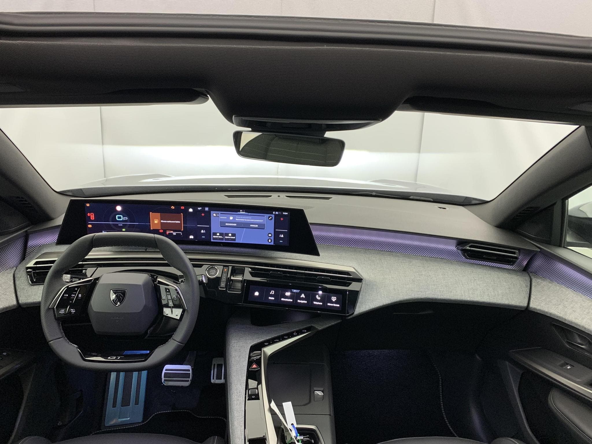 Peugeot 3008 Hybrid 145 e-DCS6 GT (2025) - Foto 13
