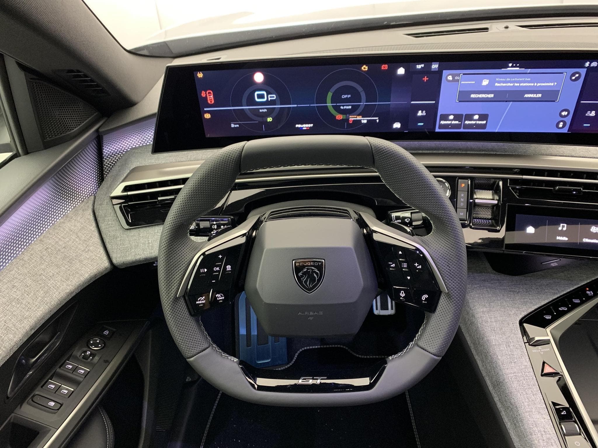 Peugeot 3008 Hybrid 145 e-DCS6 GT (2025) - Foto 14