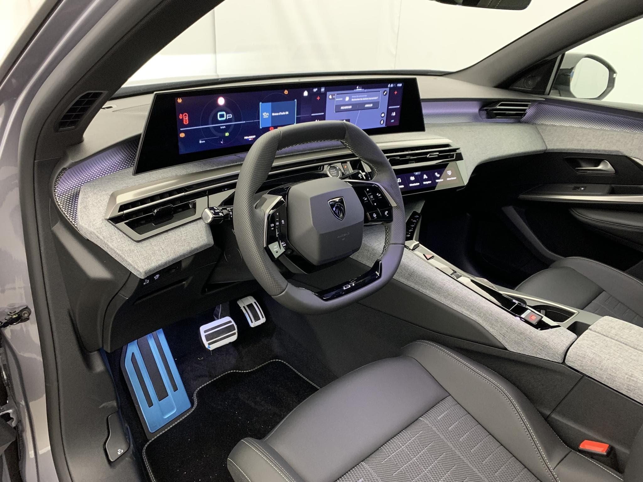 Peugeot 3008 Hybrid 145 e-DCS6 GT (2025) - Foto 15