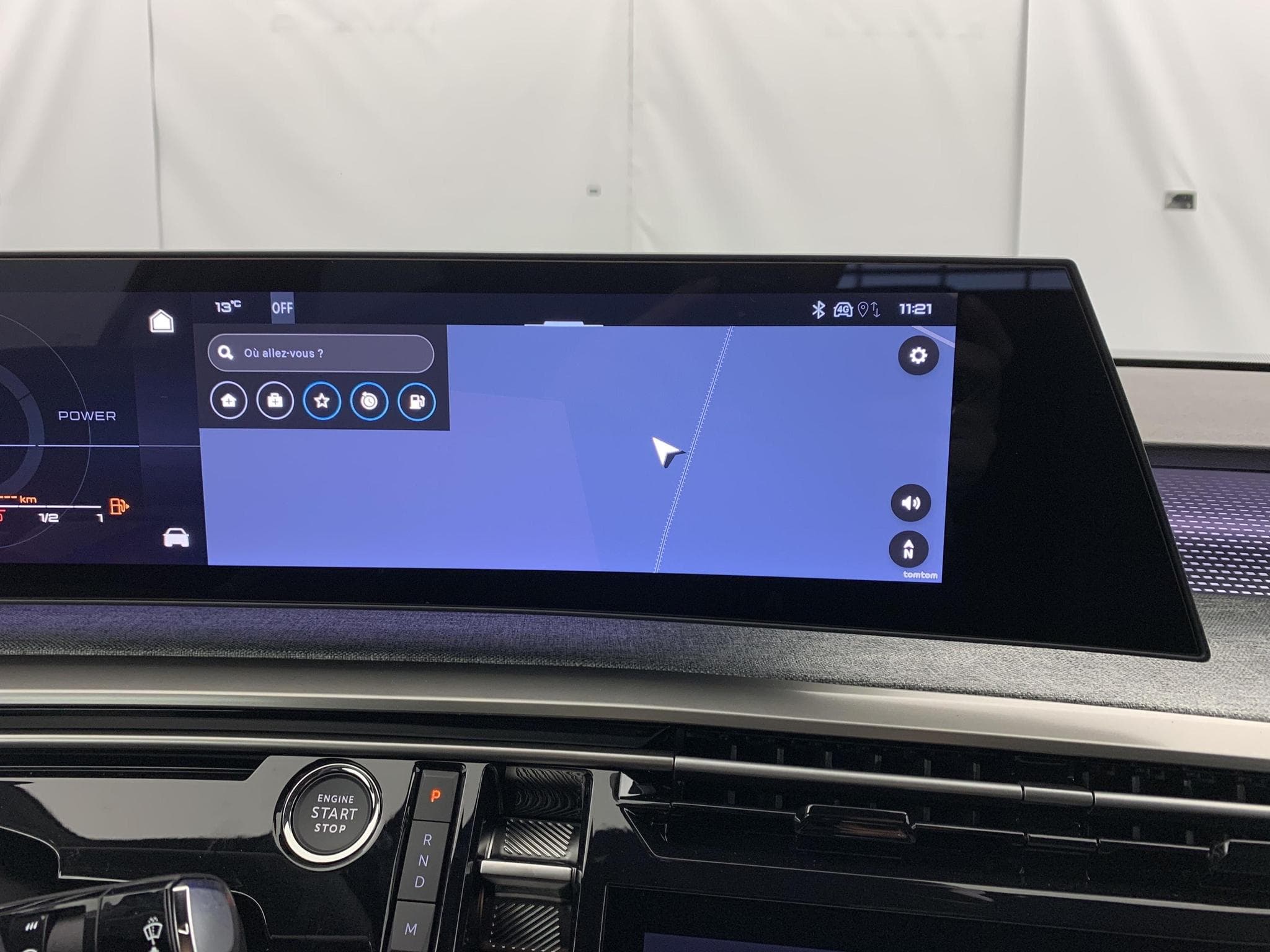 Peugeot 3008 Hybrid 145 e-DCS6 GT (2025) - Foto 17