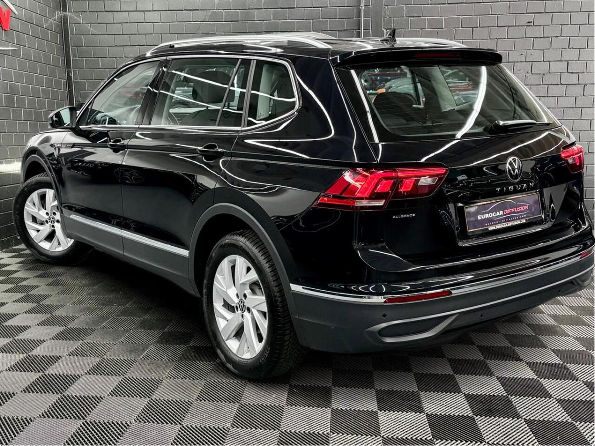 VW Tiguan Life 1.5 TSI 150 CV DSG7 *7 PLACES *ATTELAGE* *HAYON* (2025) - Foto 3