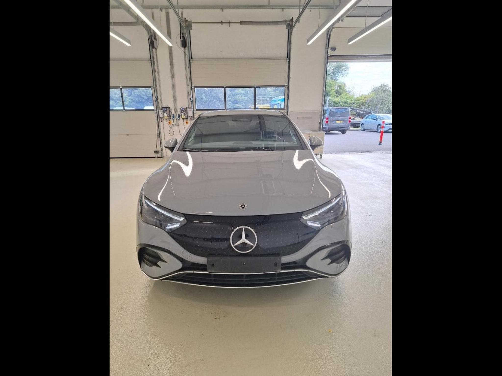 Mercedes EQE 300 300 AMG LINE AUTO 96 KWH (2023) - Foto 2
