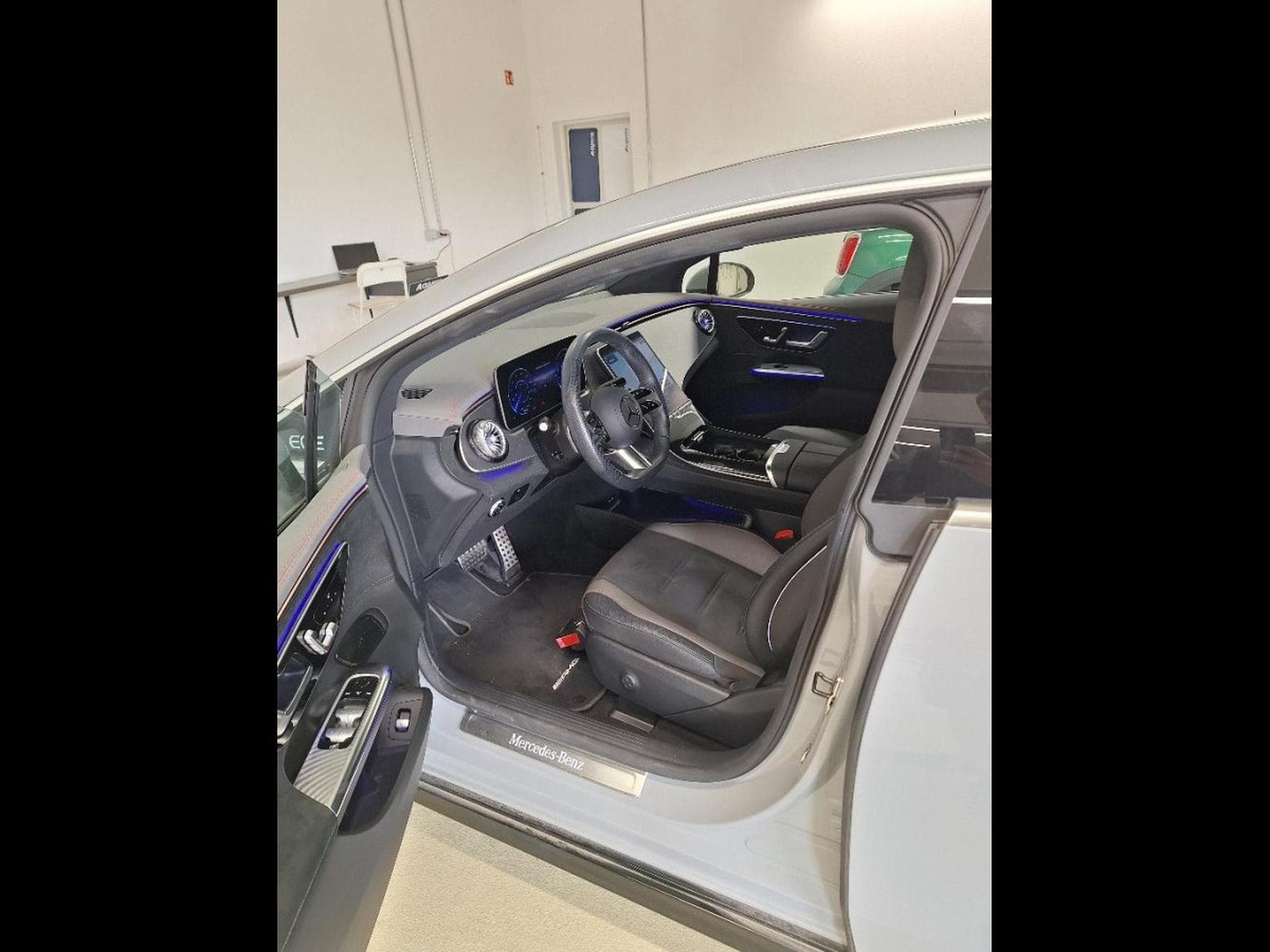 Mercedes EQE 300 300 AMG LINE AUTO 96 KWH (2023) - Foto 7