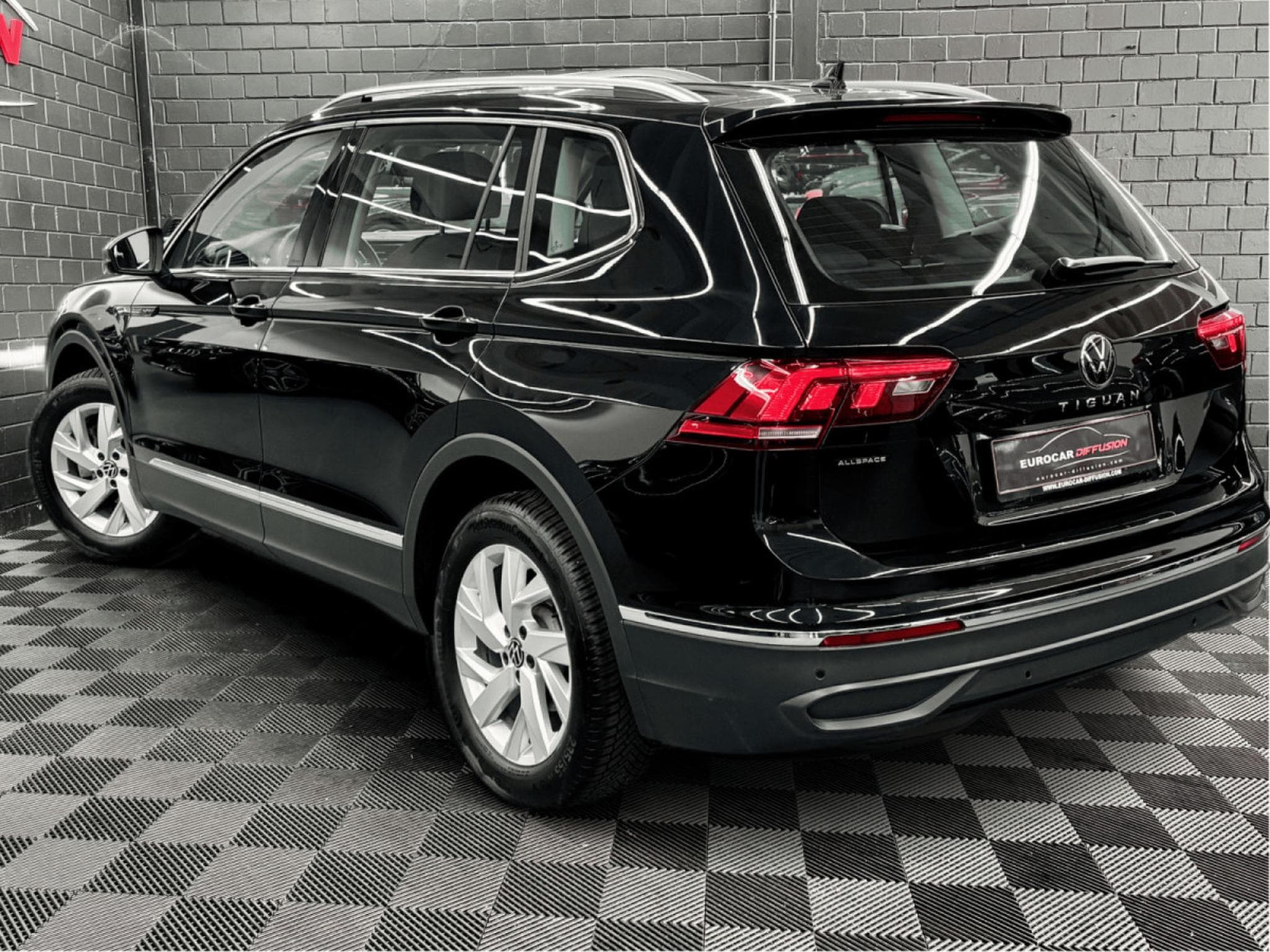 VW Tiguan Life 1.5 TSI 150 CV DSG7 *7 PLACES *ATTELAGE* *HAYON* (2025) - Foto 3