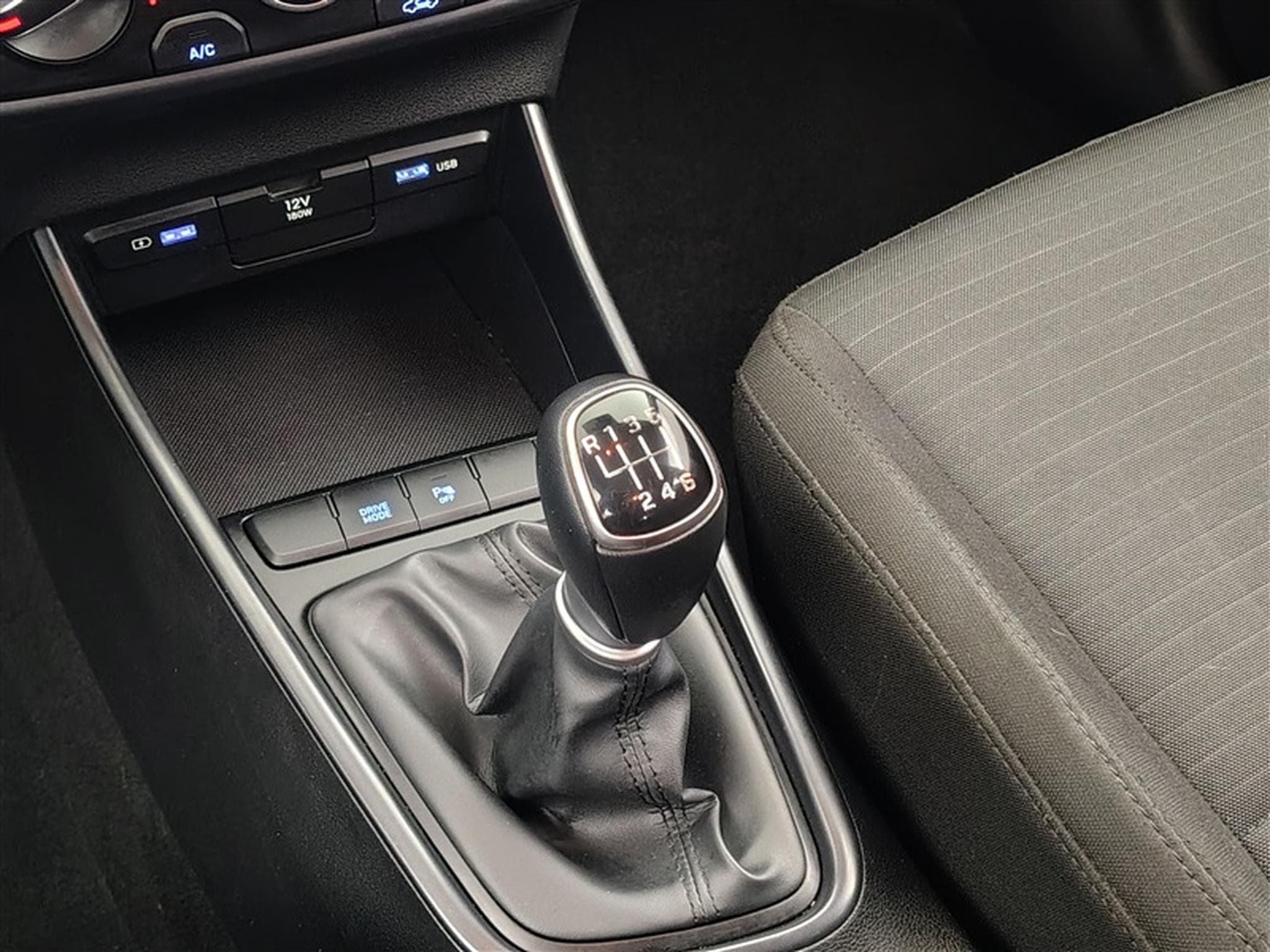 Hyundai i20 1.0 T-GDi Twist (2023) - Photo 12