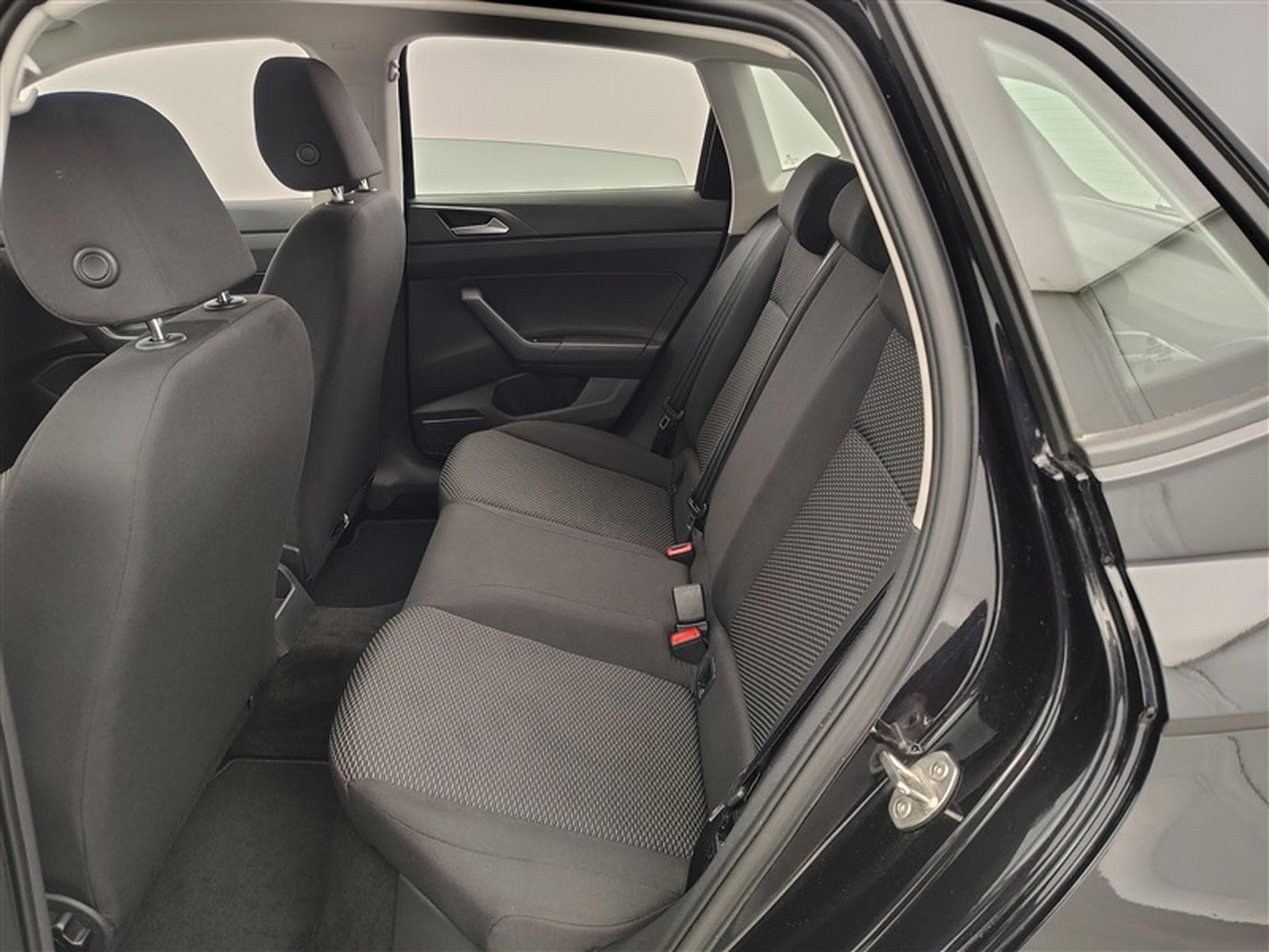 VW Polo 1.0 MPI Carplay / Led / PDC (2024) - Photo 13