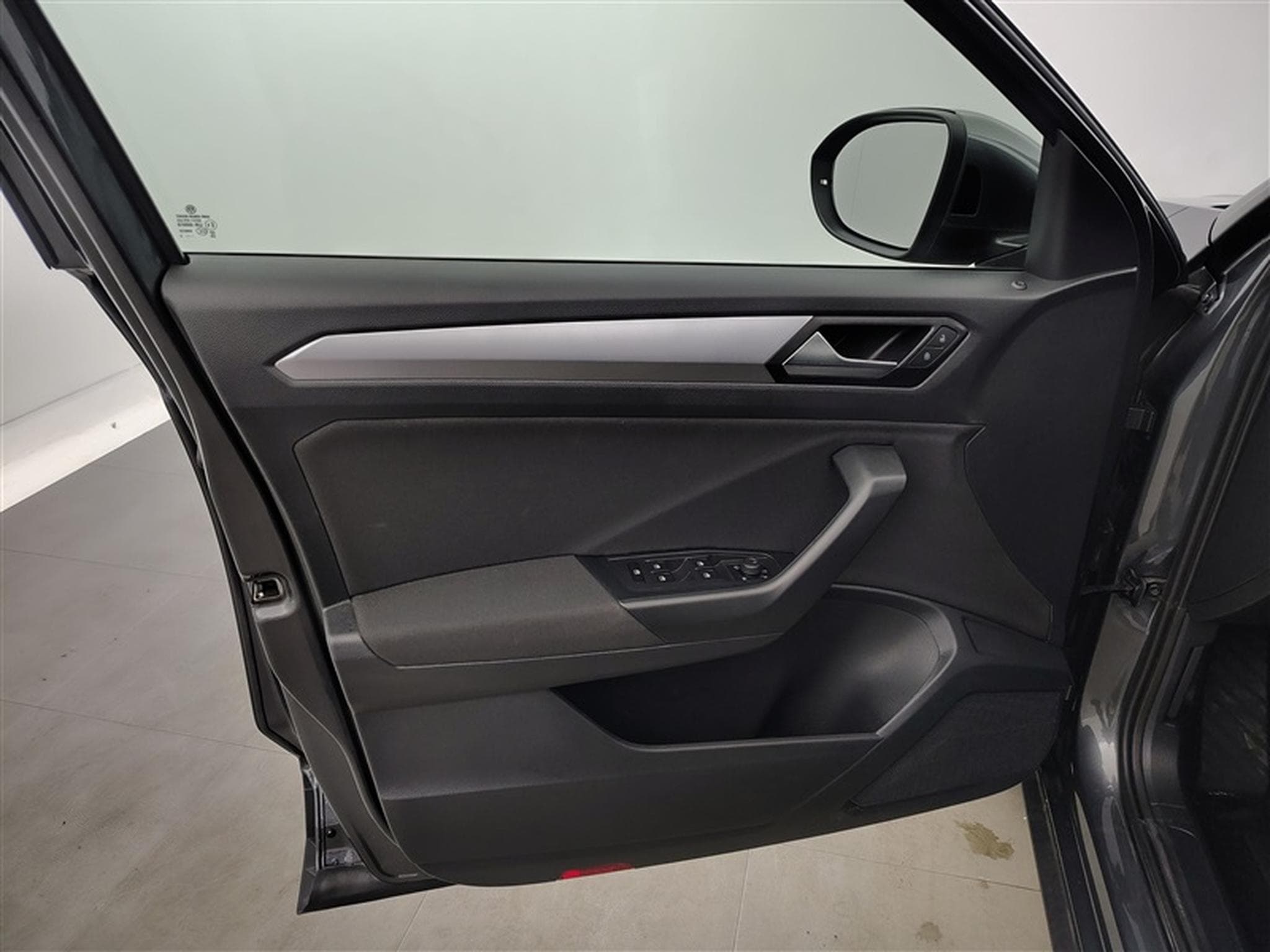 VW T-Roc 1.0 TSI Life Navi Cockpit / Led / PDC av+ar (2023) - Photo 16