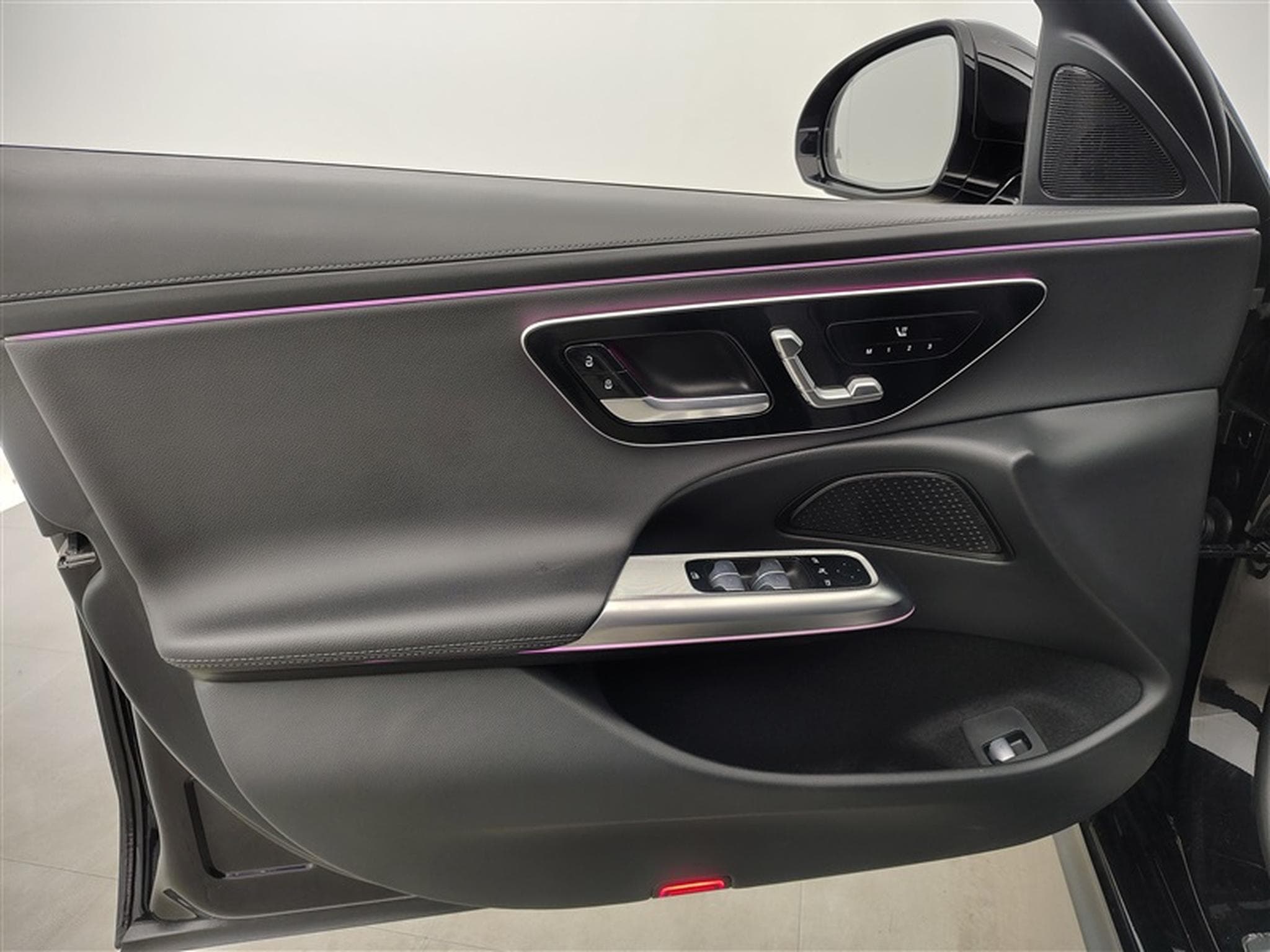 Mercedes E 200 E 200 Business AUTO NAVI 10" / FULL LED / PDC AV+AR / JA17" (2024) - Photo 17