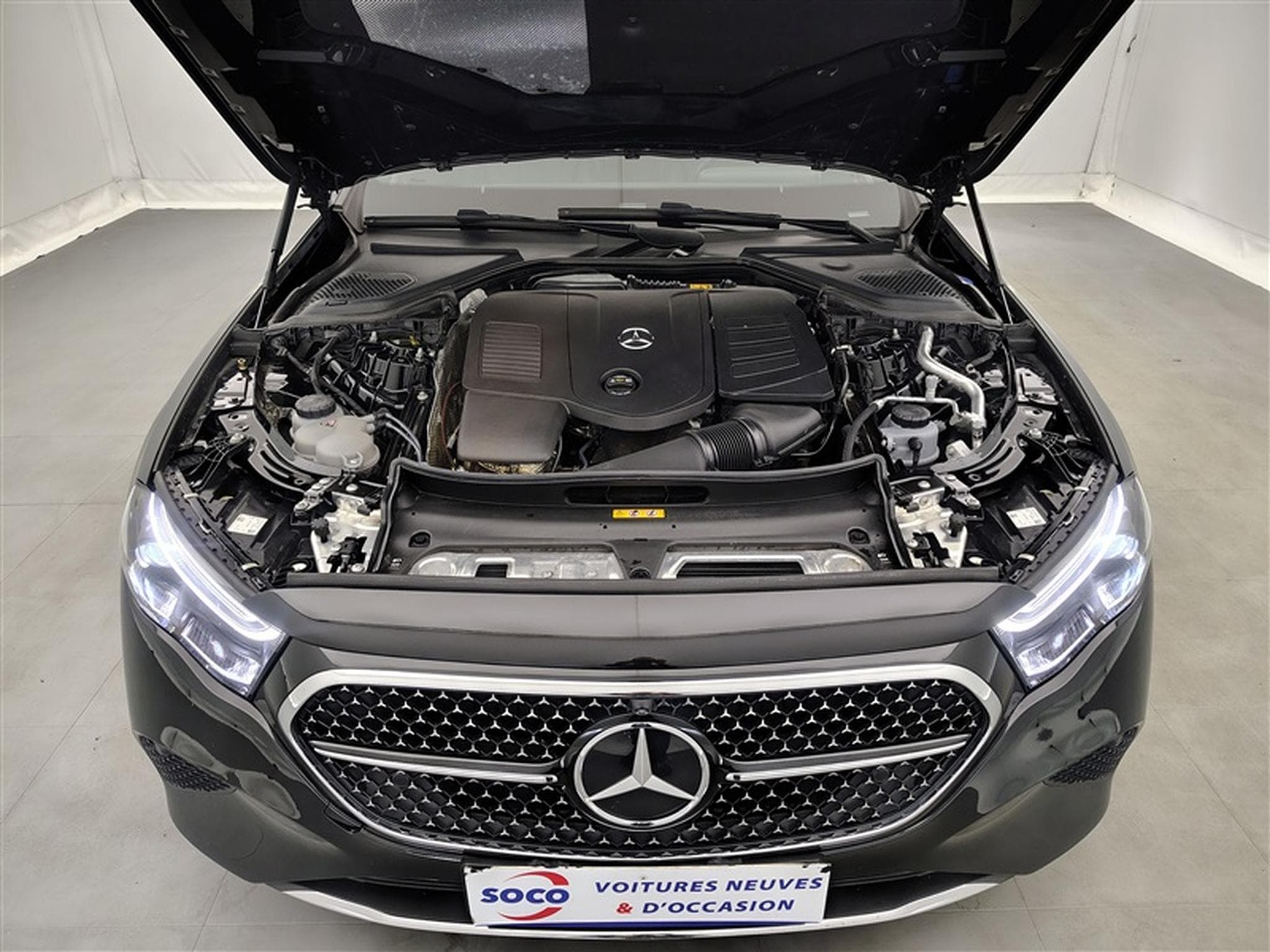 Mercedes E 200 E 200 Business AUTO NAVI 10" / FULL LED / PDC AV+AR / JA17" (2024) - Photo 19