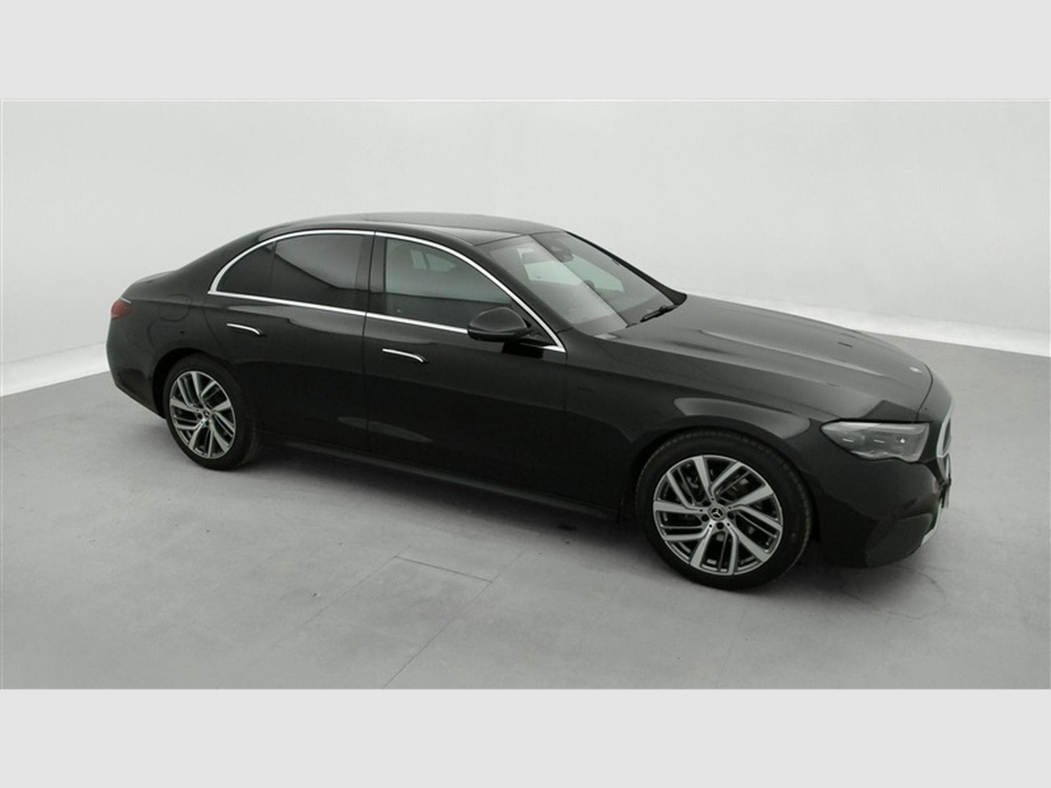 Mercedes E 200 E 200 Business AUTO NAVI 10" / FULL LED / PDC AV+AR / JA17" (2024) - Photo 23