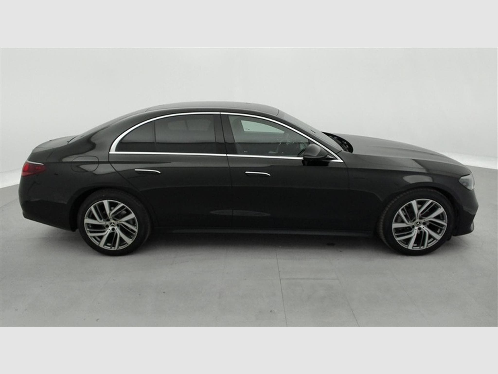 Mercedes E 200 E 200 Business AUTO NAVI 10" / FULL LED / PDC AV+AR / JA17" (2024) - Photo 24