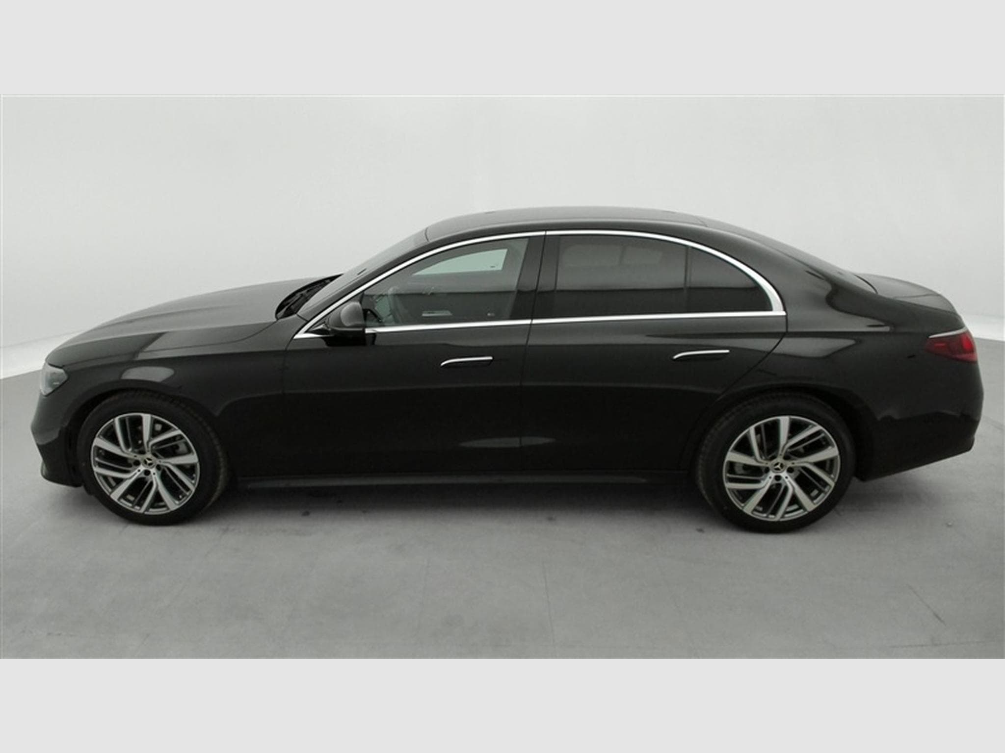Mercedes E 200 E 200 Business AUTO NAVI 10" / FULL LED / PDC AV+AR / JA17" (2024) - Photo 3