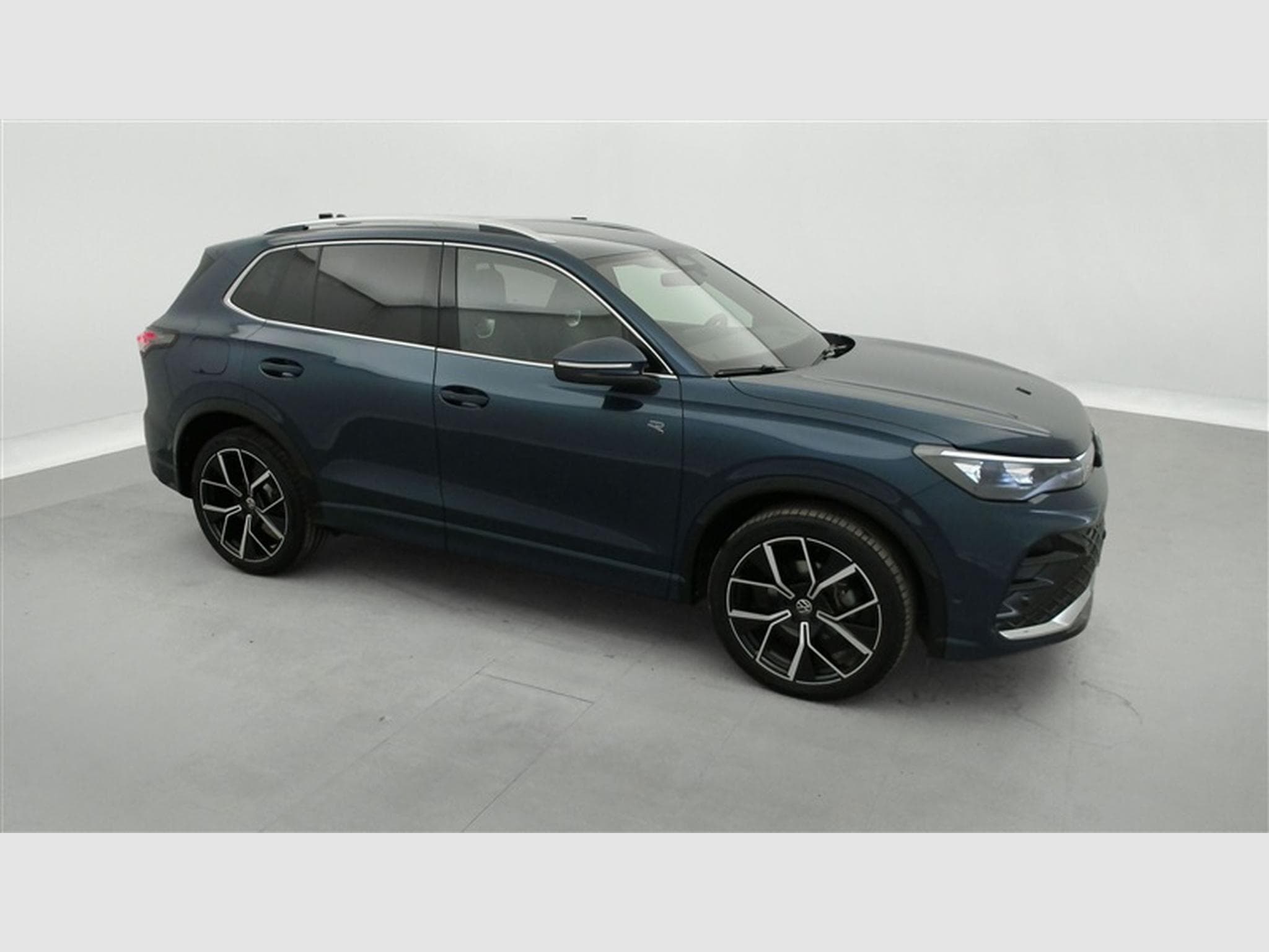 VW Tiguan 1.5 eTSI 150Cv DSG New R-Line *NAVI/COCKPIT/CAMERA/SG CH"* (2024) - Photo 25