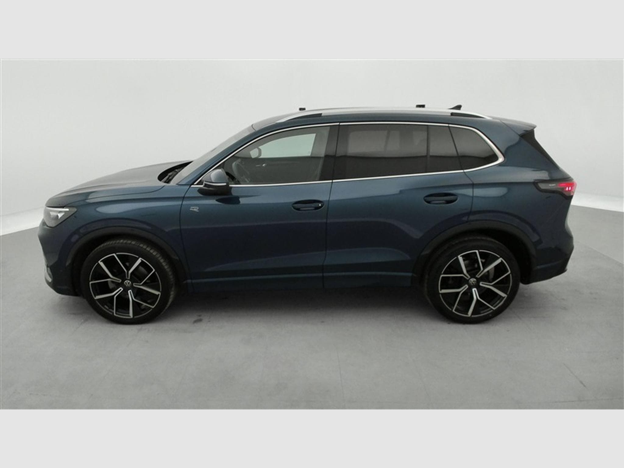 VW Tiguan 1.5 eTSI 150Cv DSG New R-Line *NAVI/COCKPIT/CAMERA/SG CH"* (2024) - Photo 3