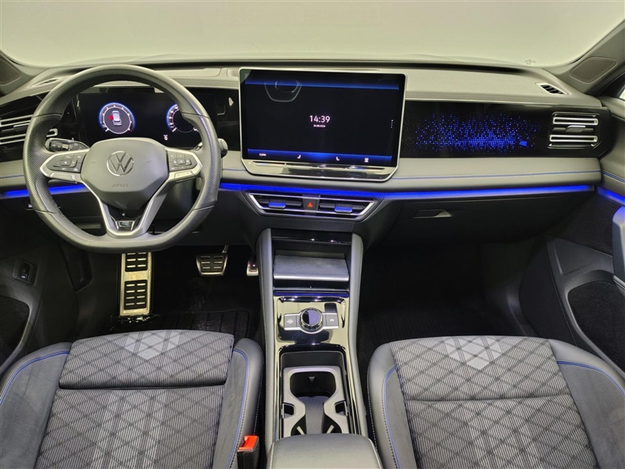 VW Tiguan 1.5 eTSI 150Cv DSG New R-Line *NAVI/COCKPIT/CAMERA/SG CH"* (2024) - Photo 8
