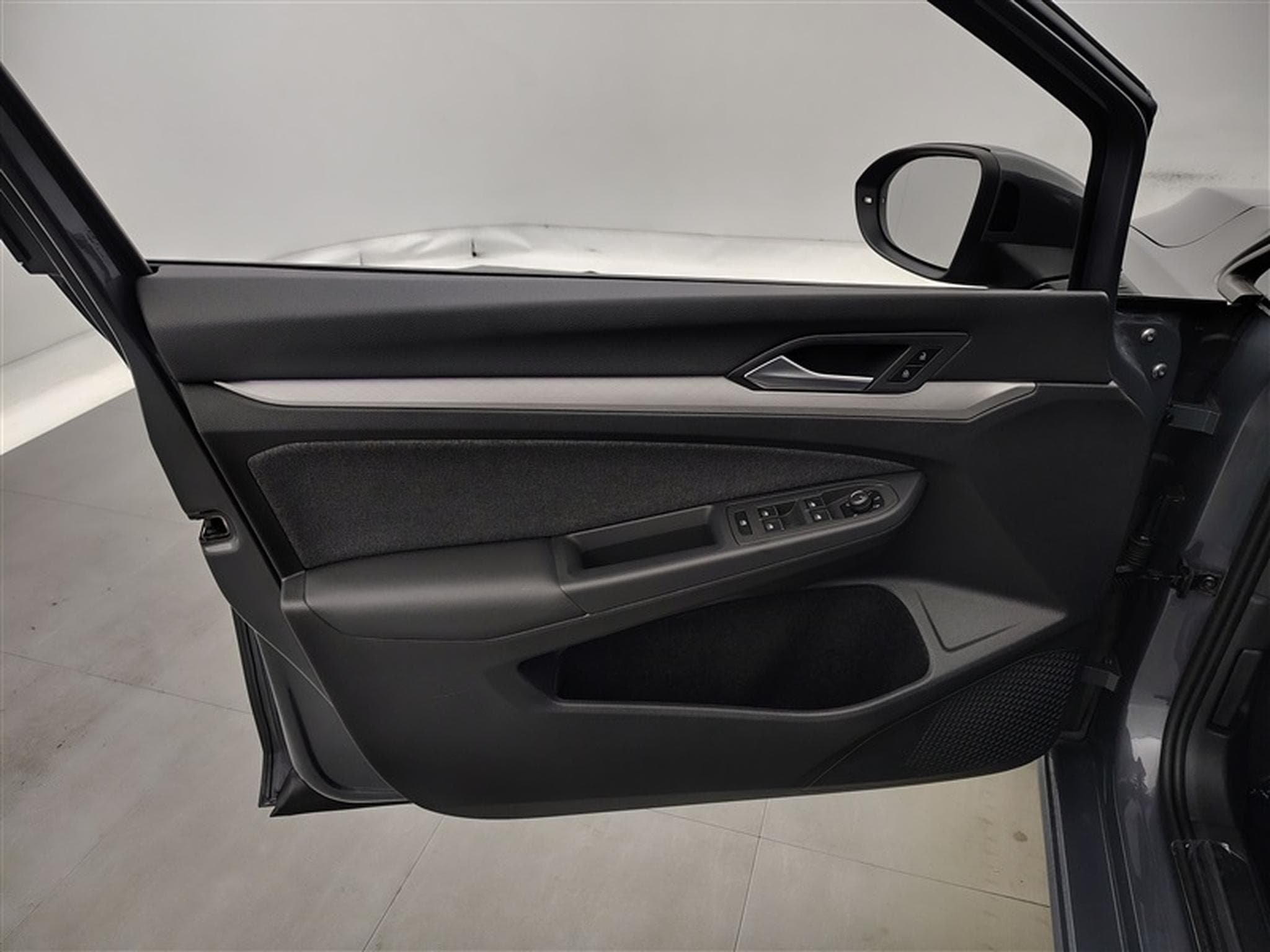 VW Golf 1.0 eTSI Life DSG NAVI / FULL LED / CARPLAY (2023) - Photo 16