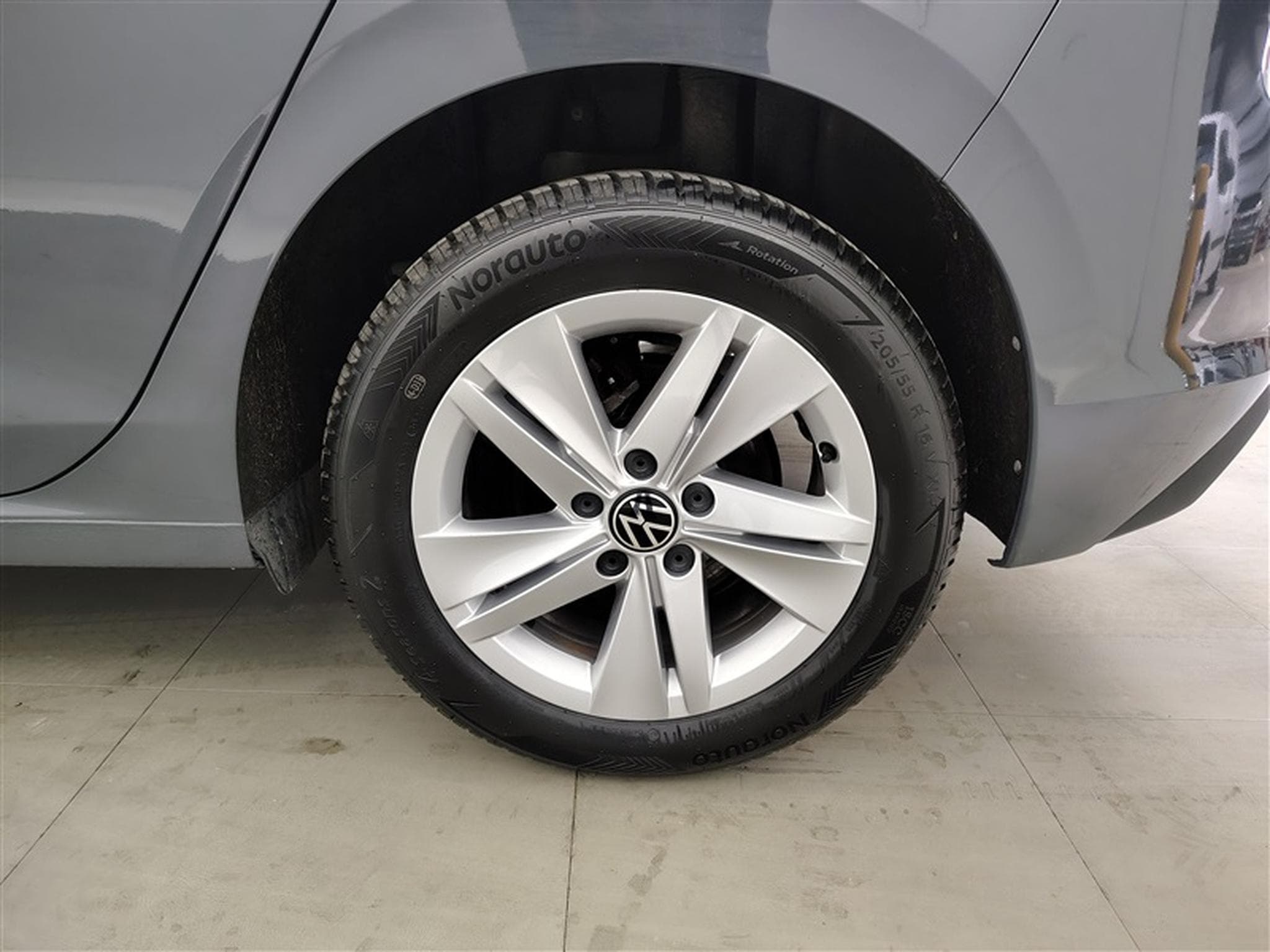 VW Golf 1.0 eTSI Life DSG NAVI / FULL LED / CARPLAY (2023) - Photo 6