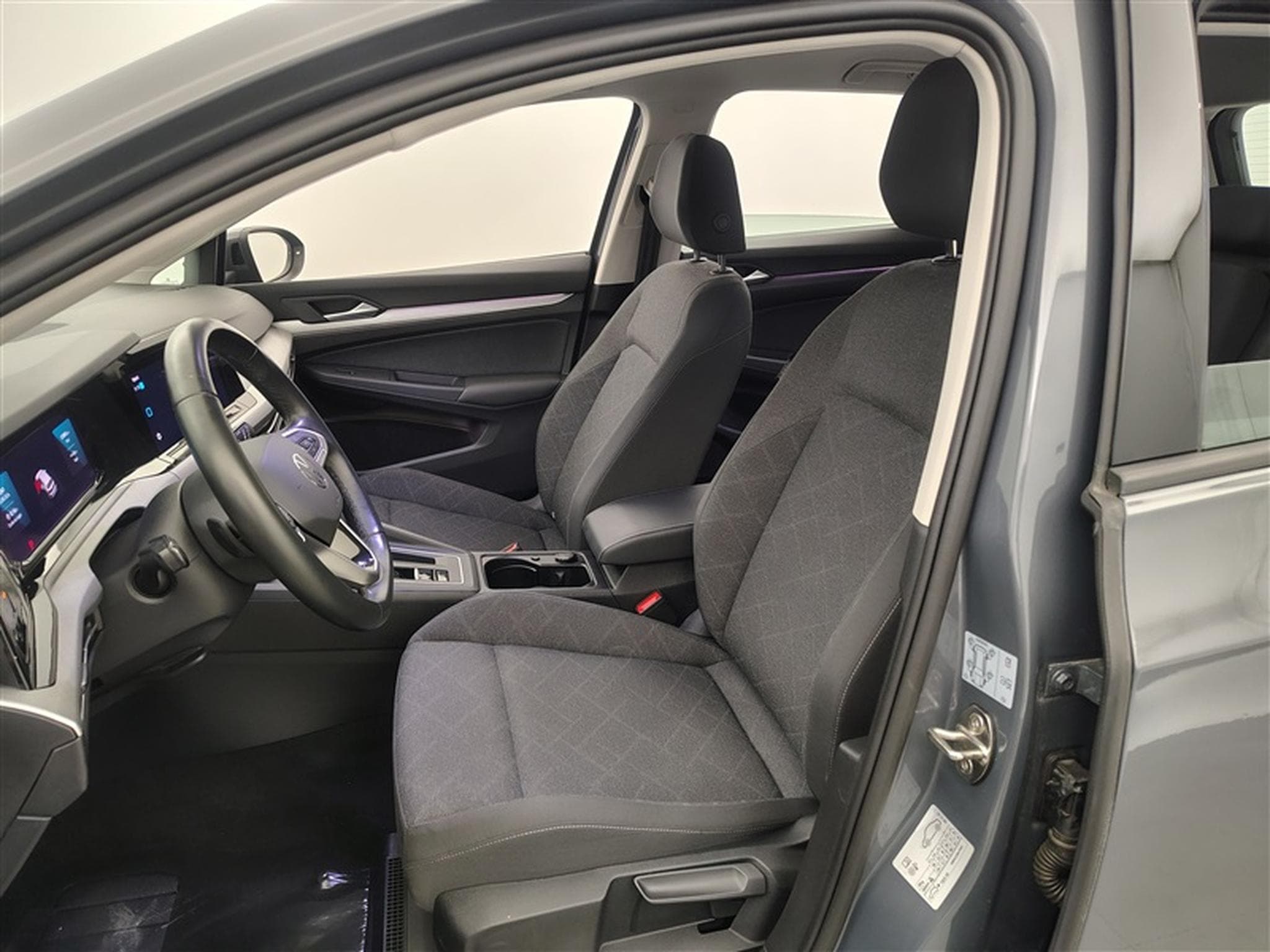 VW Golf 1.0 eTSI Life DSG NAVI / FULL LED / CARPLAY (2023) - Photo 7