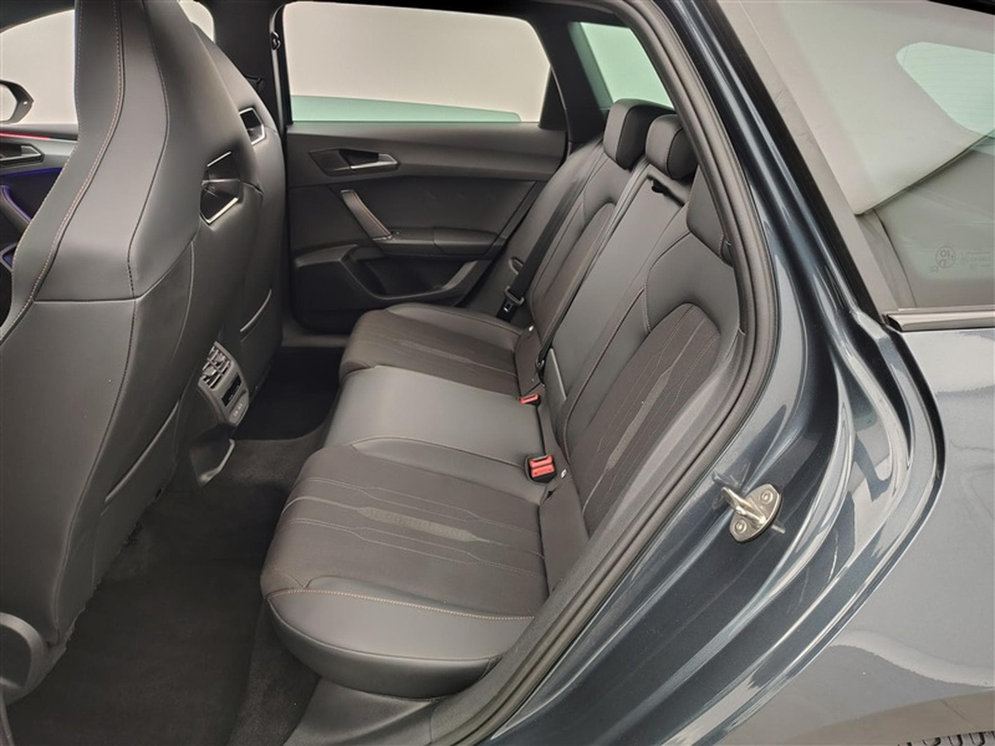 Cupra Leon Leon ST e-Hybrid 1.4 PHEV S-CUIR / NAVI / TO PANO / CAMERA (2023) - Photo 13