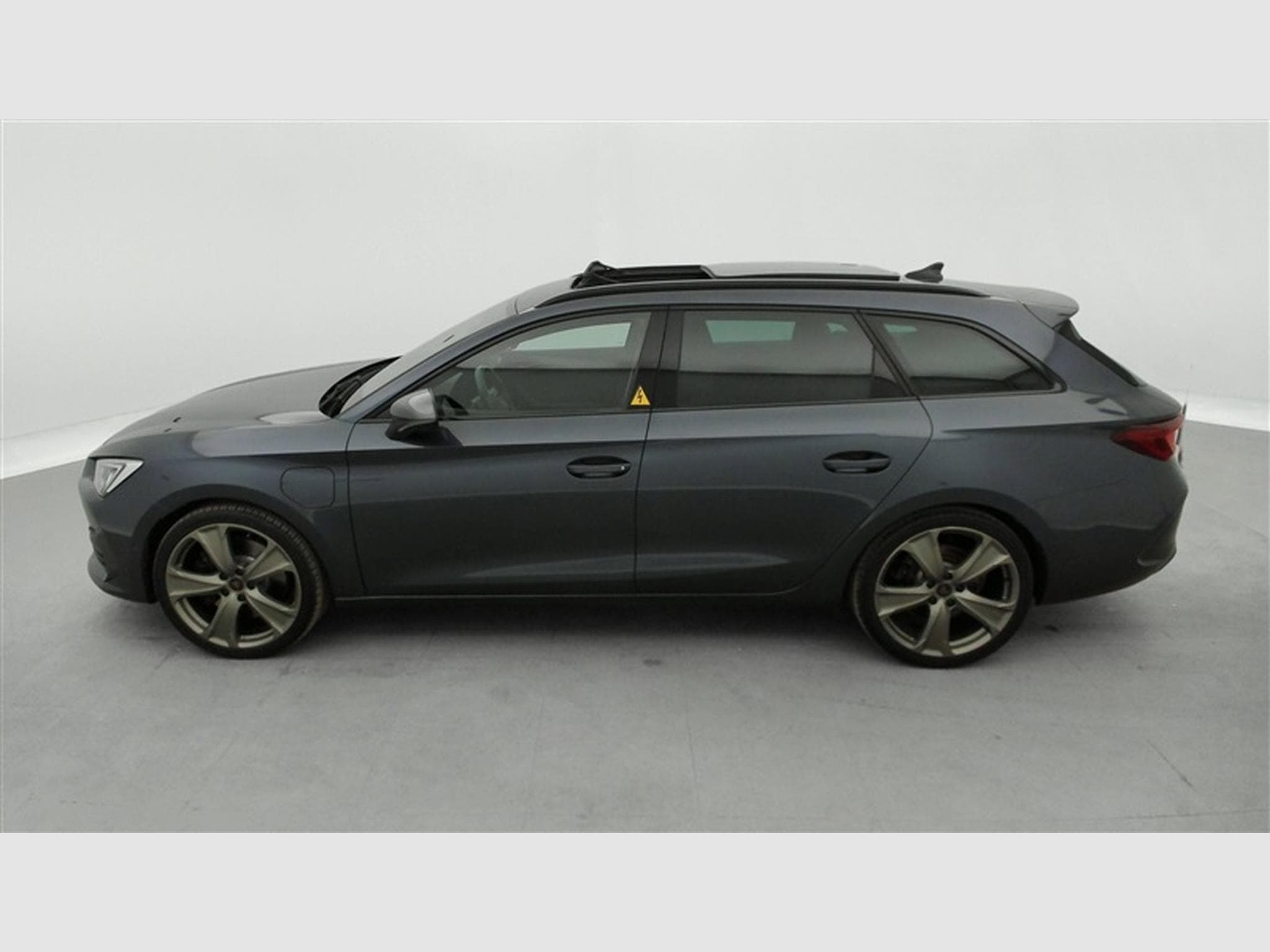 Cupra Leon Leon ST e-Hybrid 1.4 PHEV S-CUIR / NAVI / TO PANO / CAMERA (2023) - Photo 3