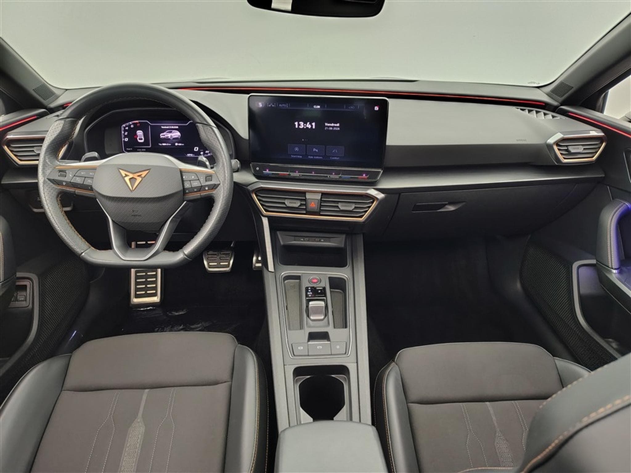 Cupra Leon Leon ST e-Hybrid 1.4 PHEV S-CUIR / NAVI / TO PANO / CAMERA (2023) - Photo 8