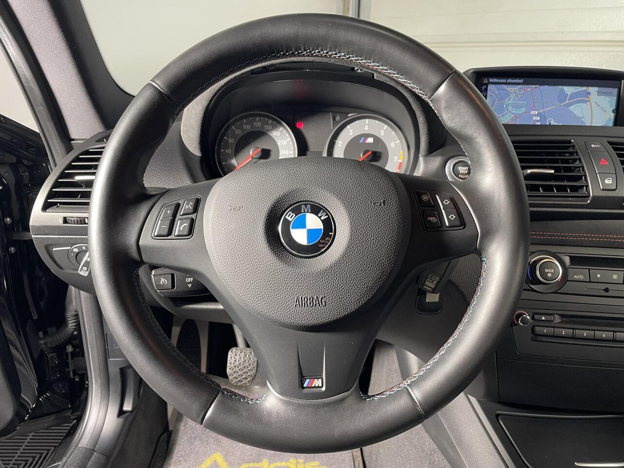 BMW 1er M Coupé 340 CH 3.0 i E82 GPS (2012) - Photo 10