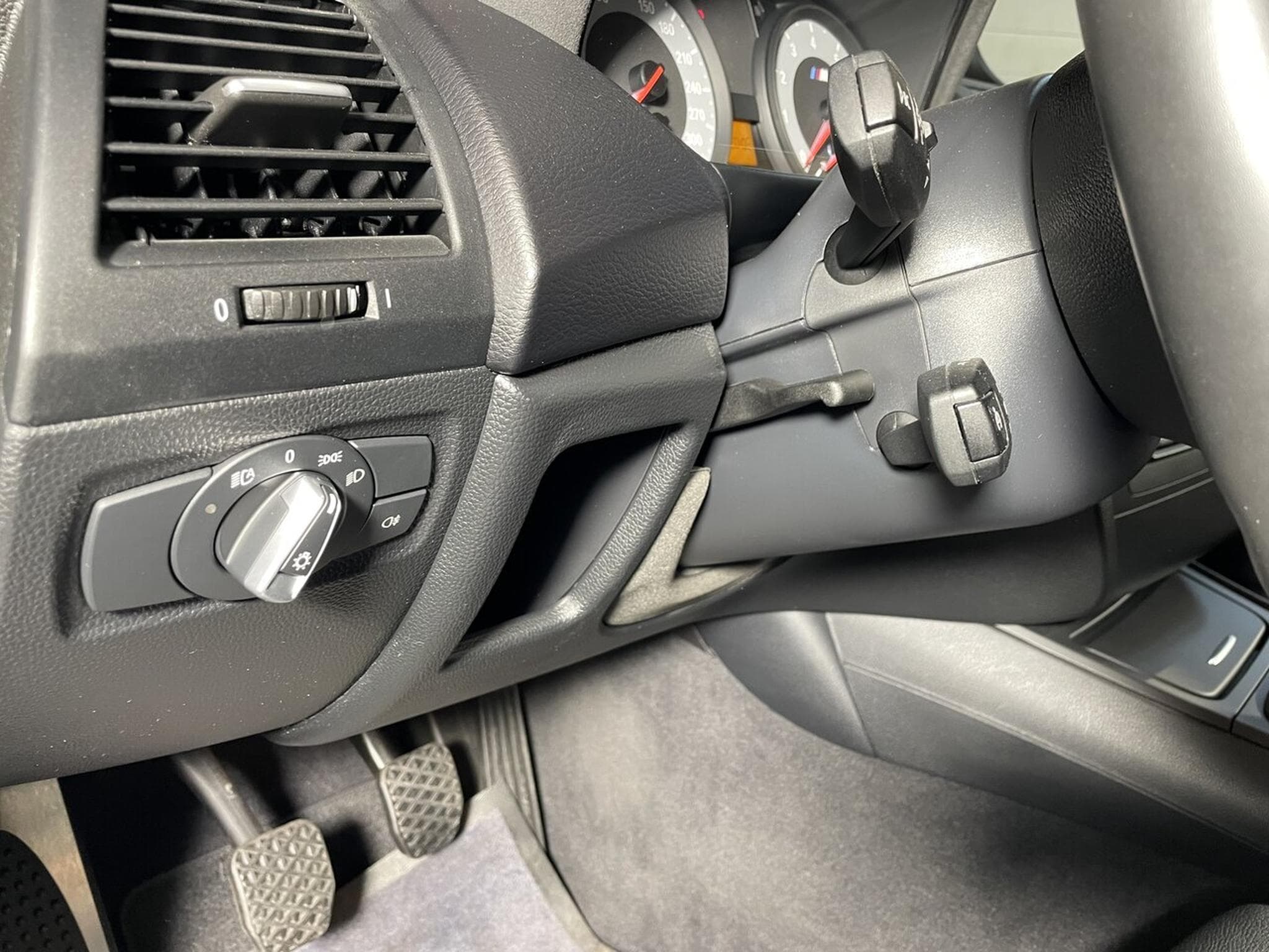 BMW 1er M Coupé 340 CH 3.0 i E82 GPS (2012) - Photo 4
