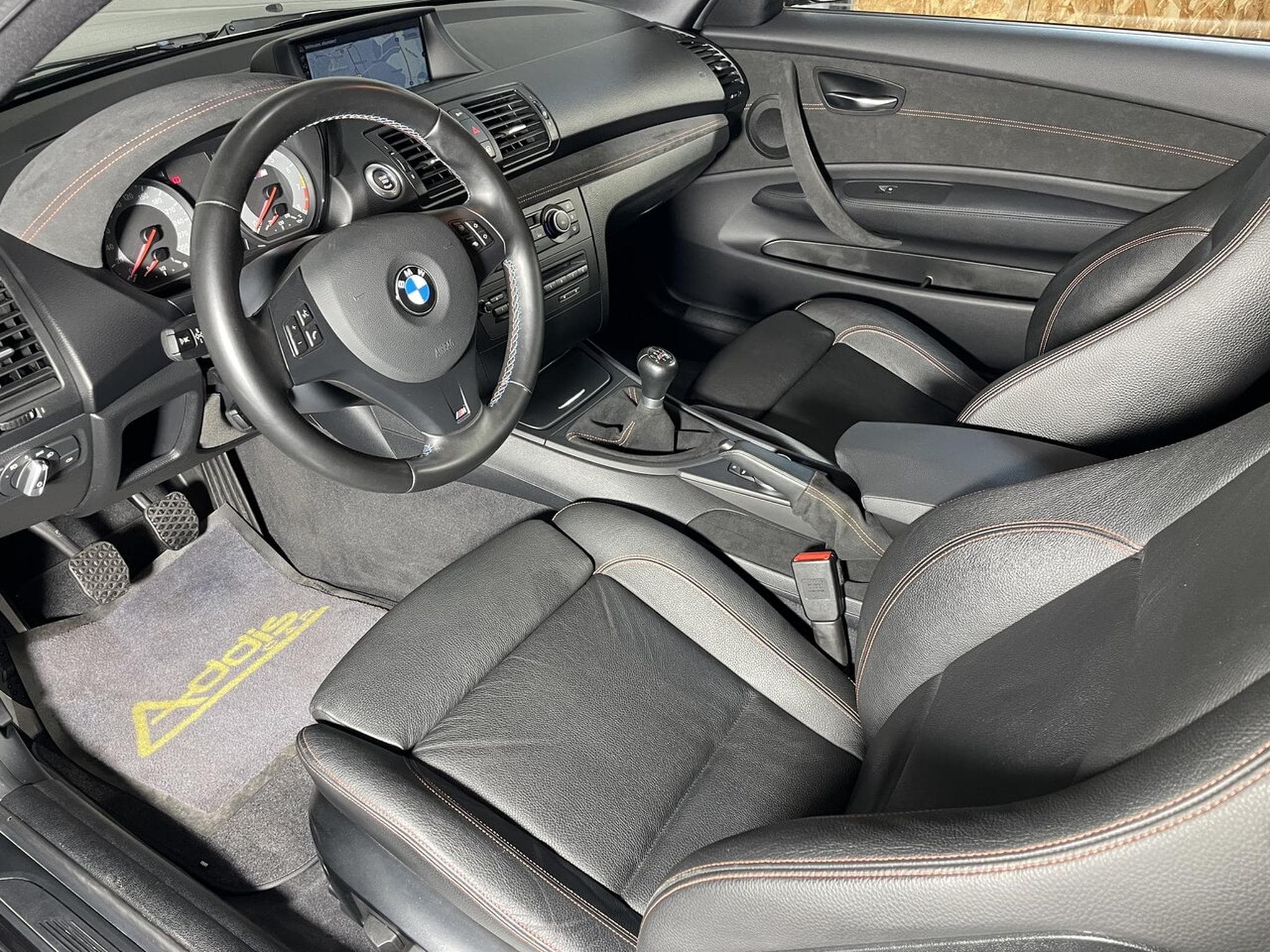BMW 1er M Coupé 340 CH 3.0 i E82 GPS (2012) - Photo 6